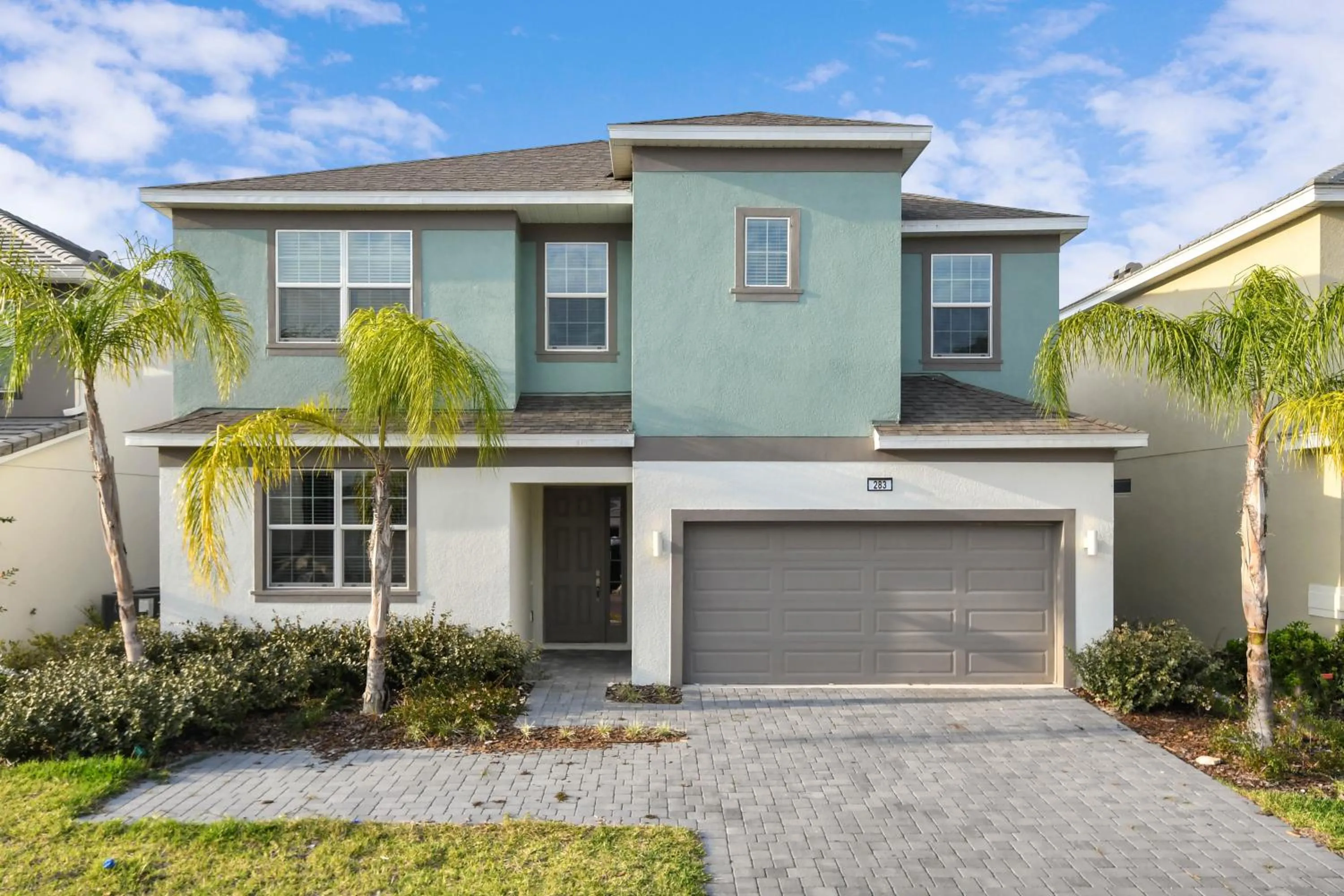 Parking in Lakeview Spacious 12br Themed Home Game/Pool/Spa