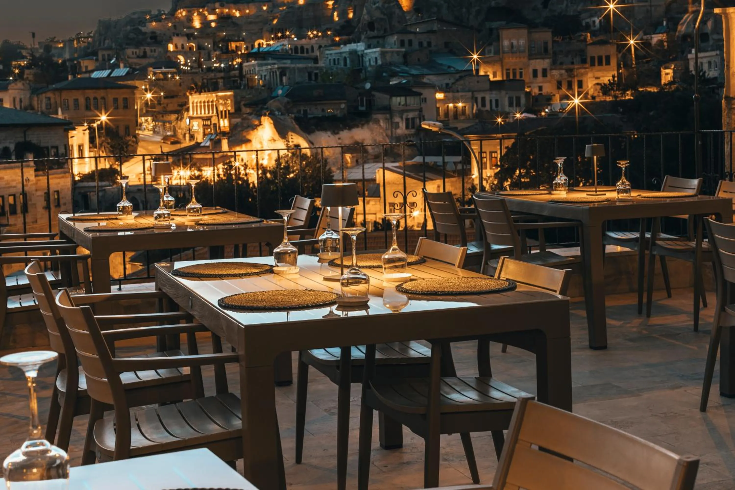 Restaurant/places to eat in Lagania In Cave