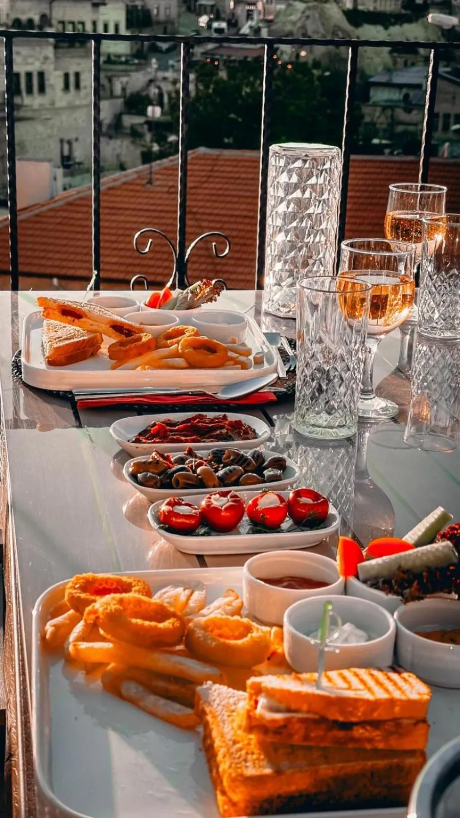 Restaurant/places to eat in Lagania In Cave