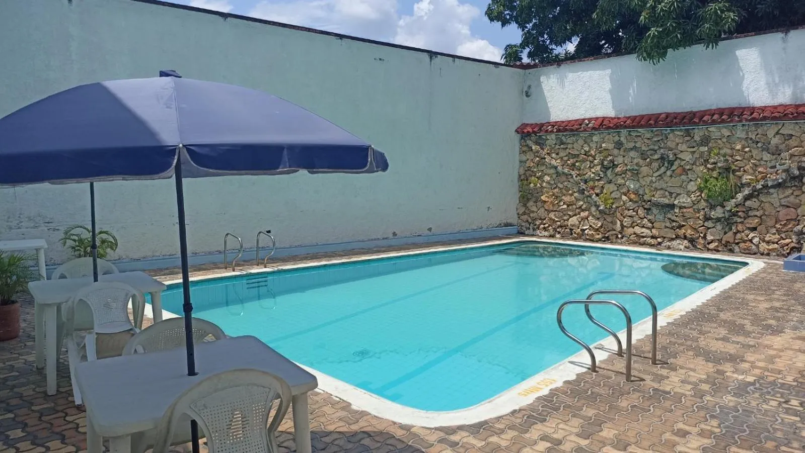 Swimming pool in HOTEL DINASTIA REAL NEIVA