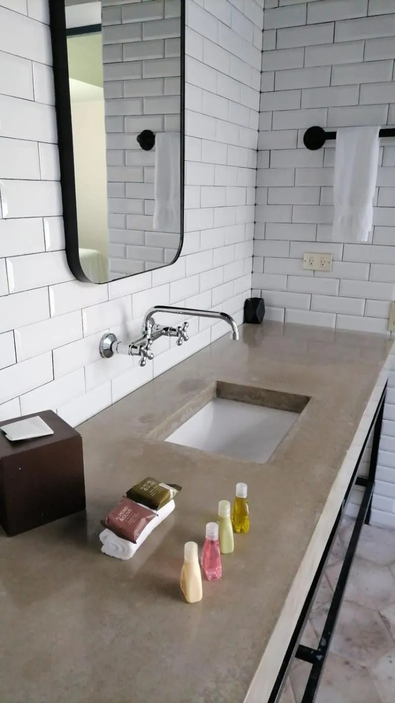 Bathroom in Cardedeu Express Hotel