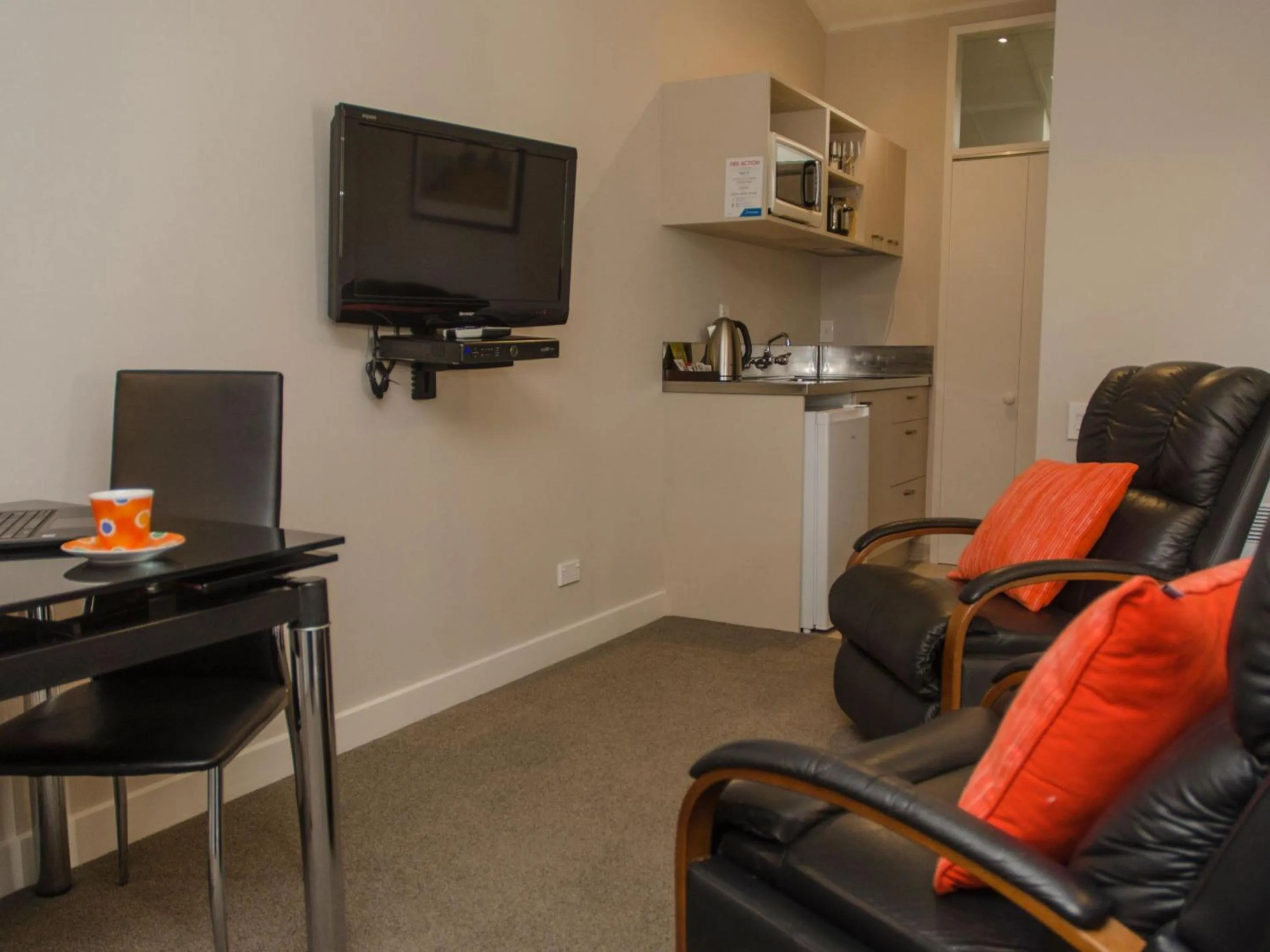 TV and multimedia in Cedar Lodge Motel