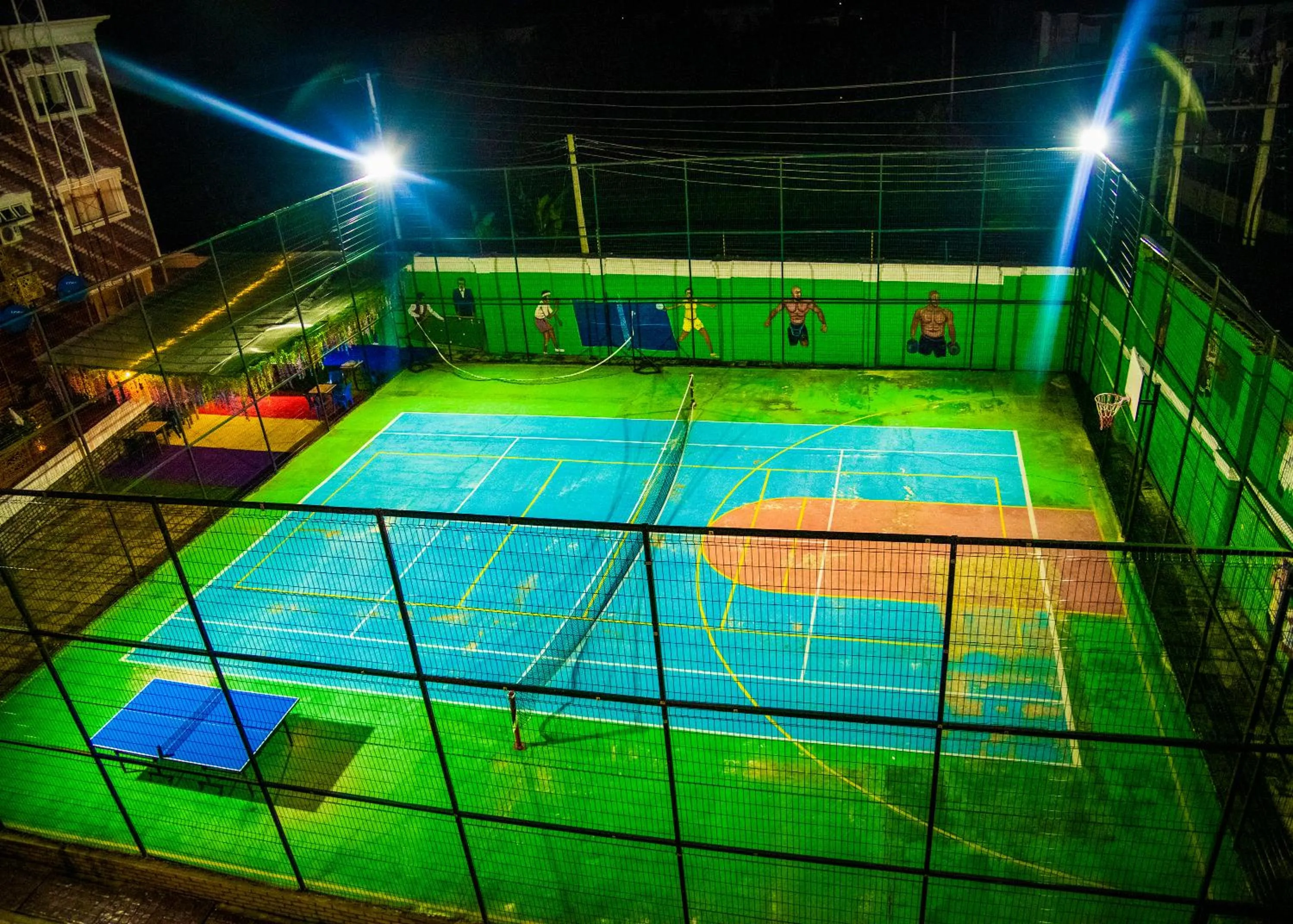 Tennis court in Portland Resort Hotel