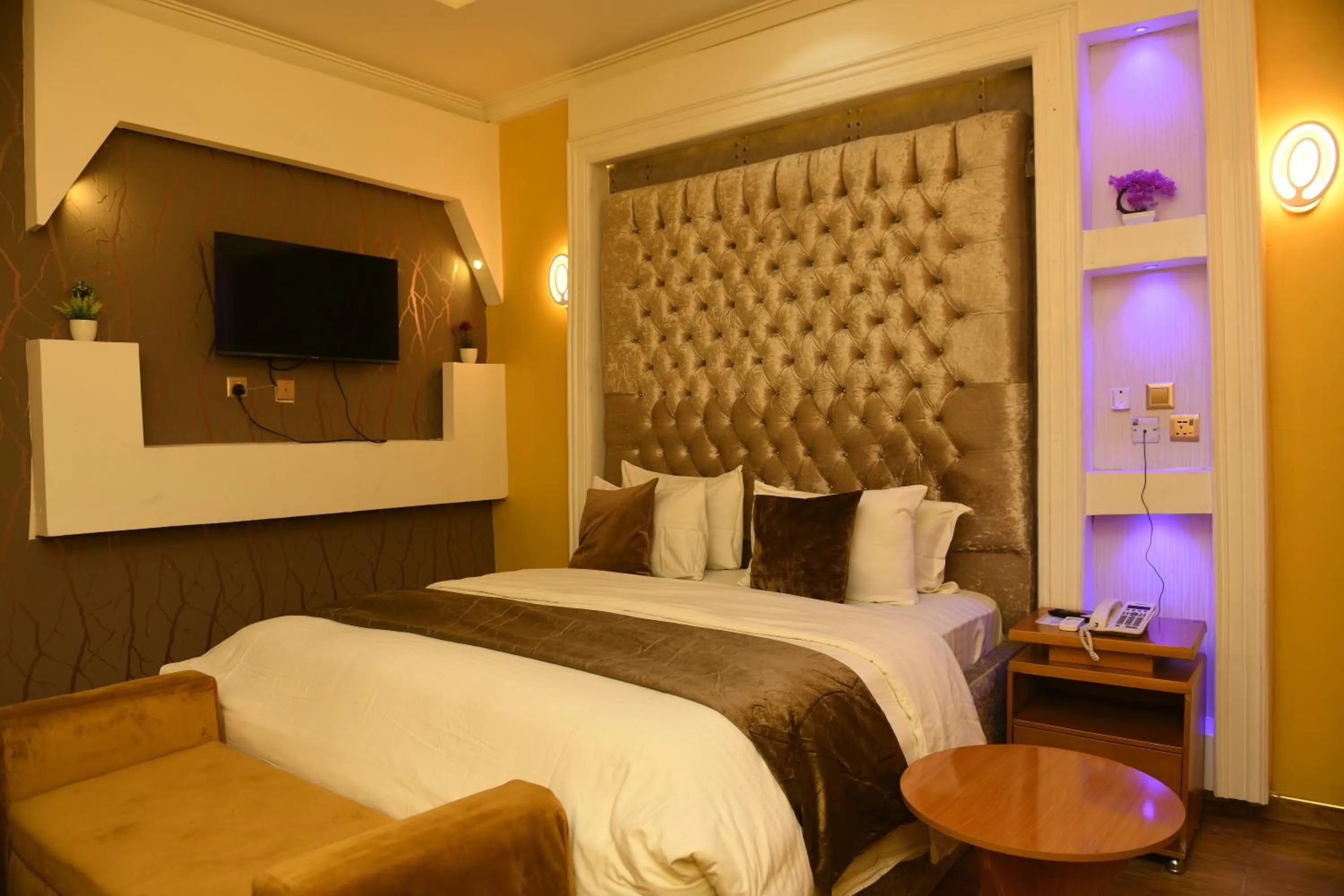 Bedroom, Bed in Portland Resort Hotel