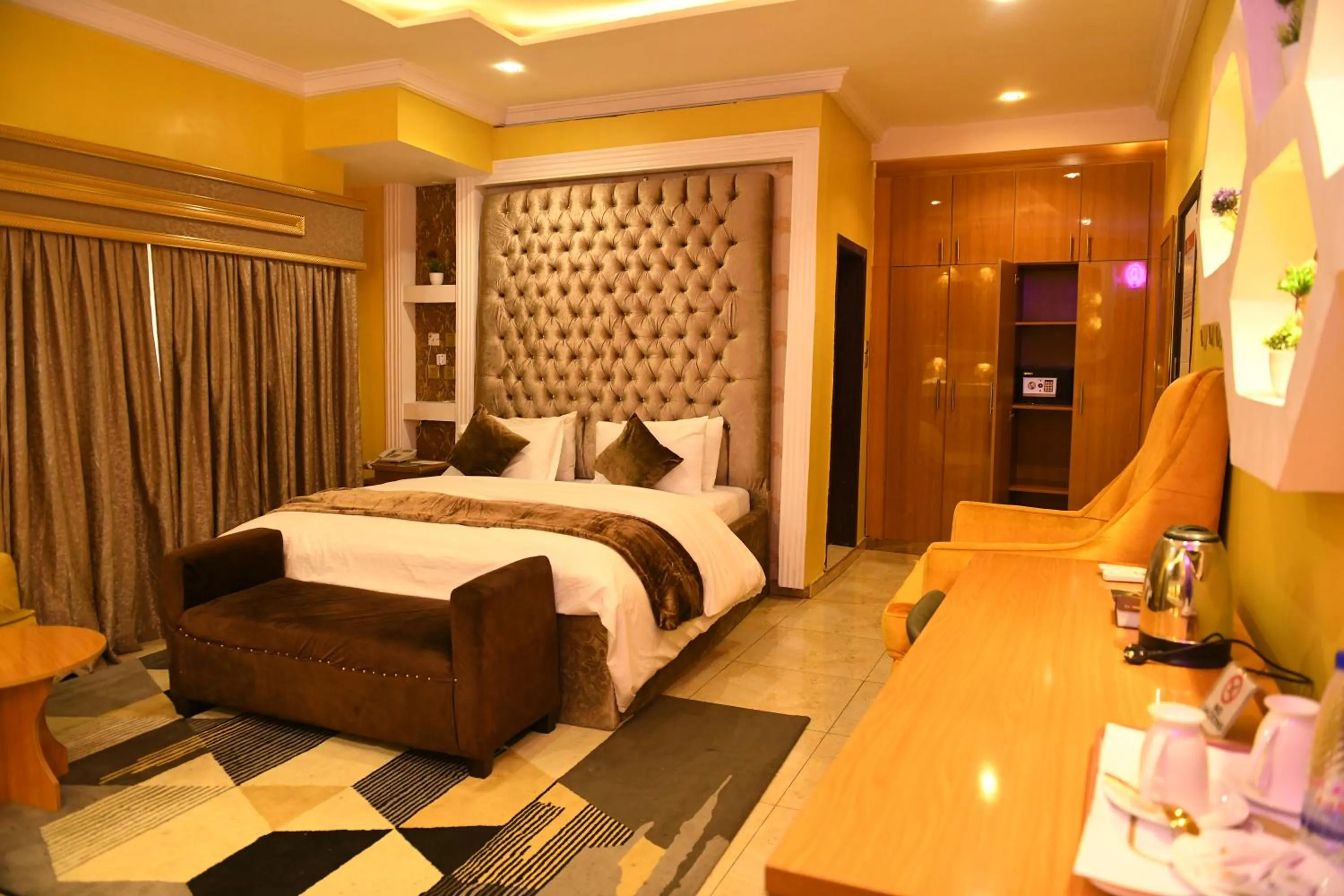 Bed in Portland Resort Hotel