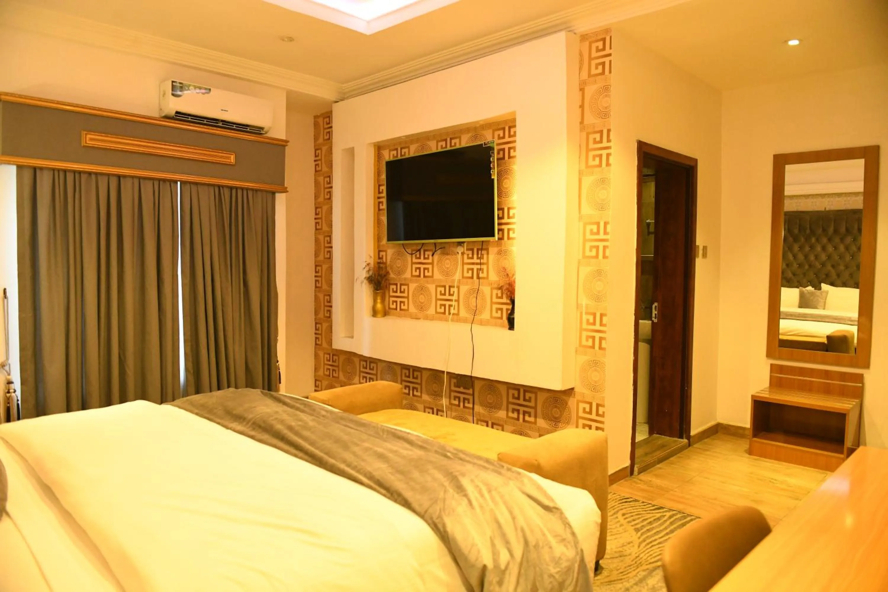 Bed in Portland Resort Hotel