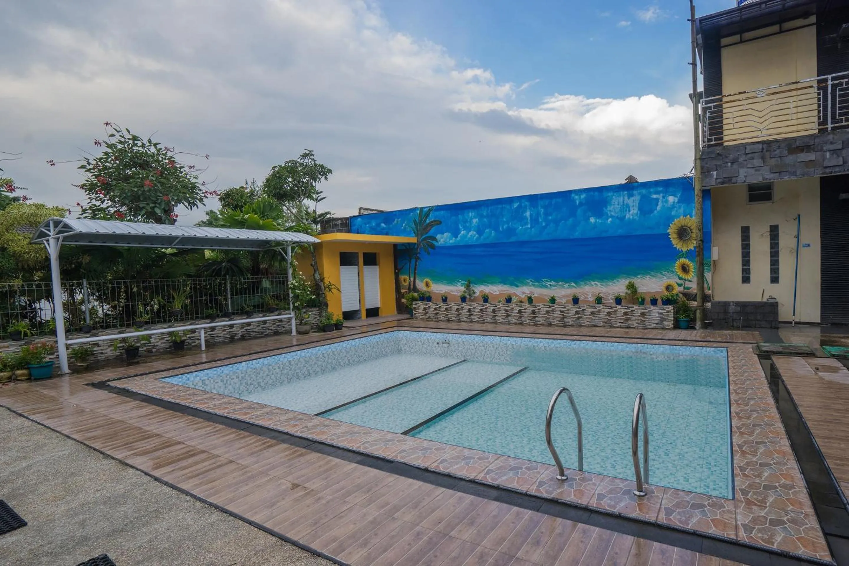 Swimming pool in Hotel O Central Batu Near Jatim Park 3 Formerly Bunga Matahari Hotel