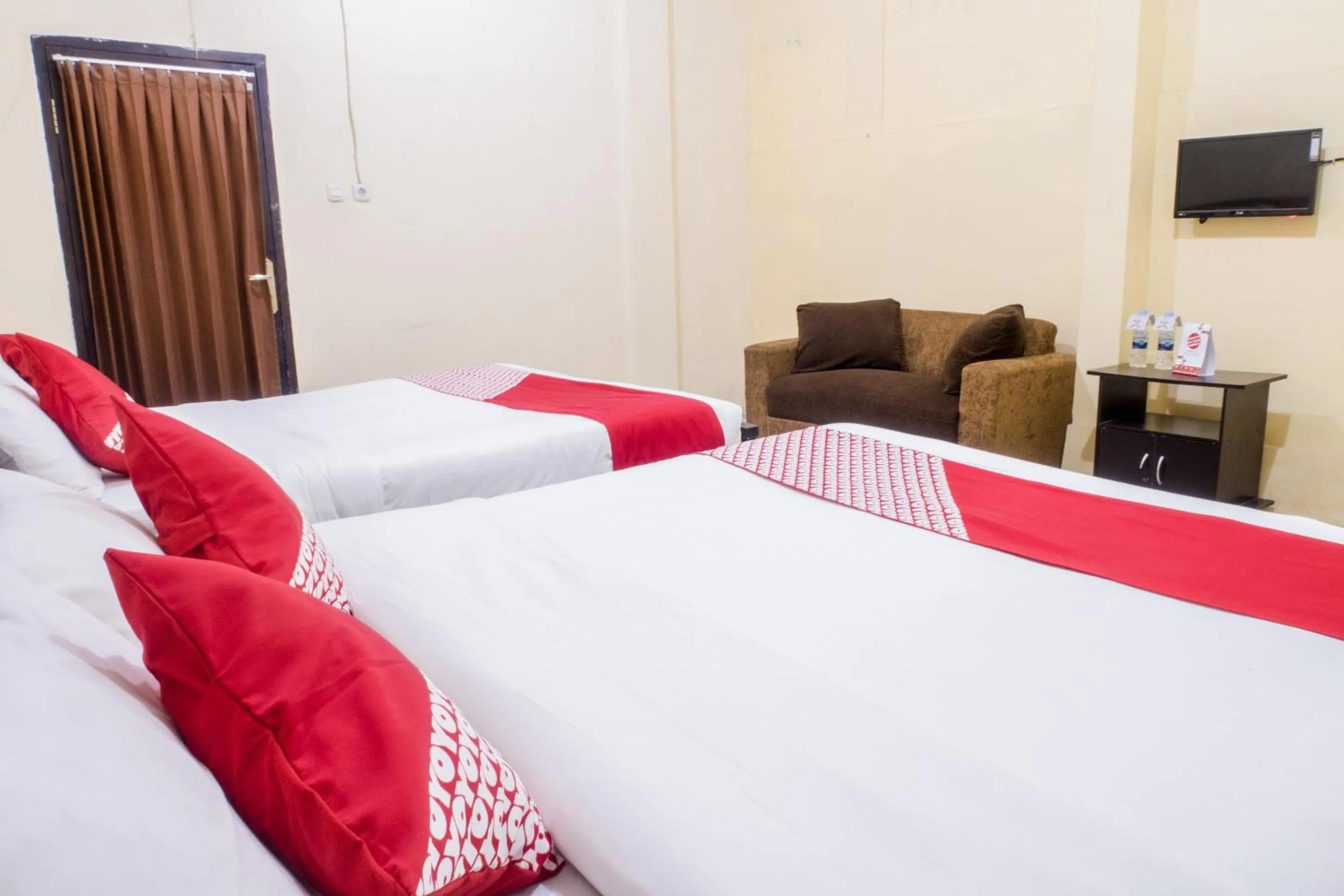 Bedroom, Bed in Hotel O Central Batu Near Jatim Park 3 Formerly Bunga Matahari Hotel