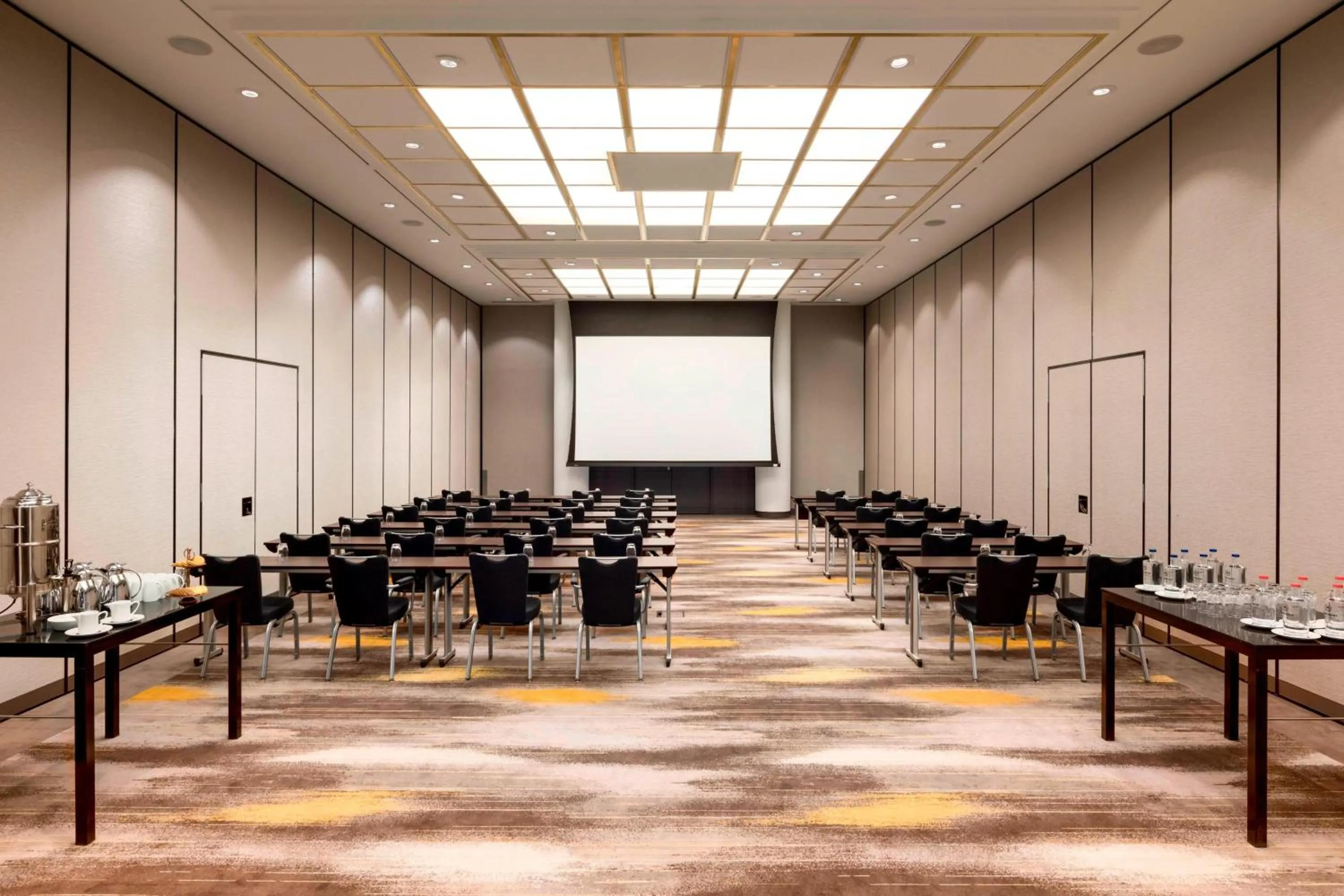 Meeting/conference room in Sheraton Amsterdam Airport Hotel and Conference Center