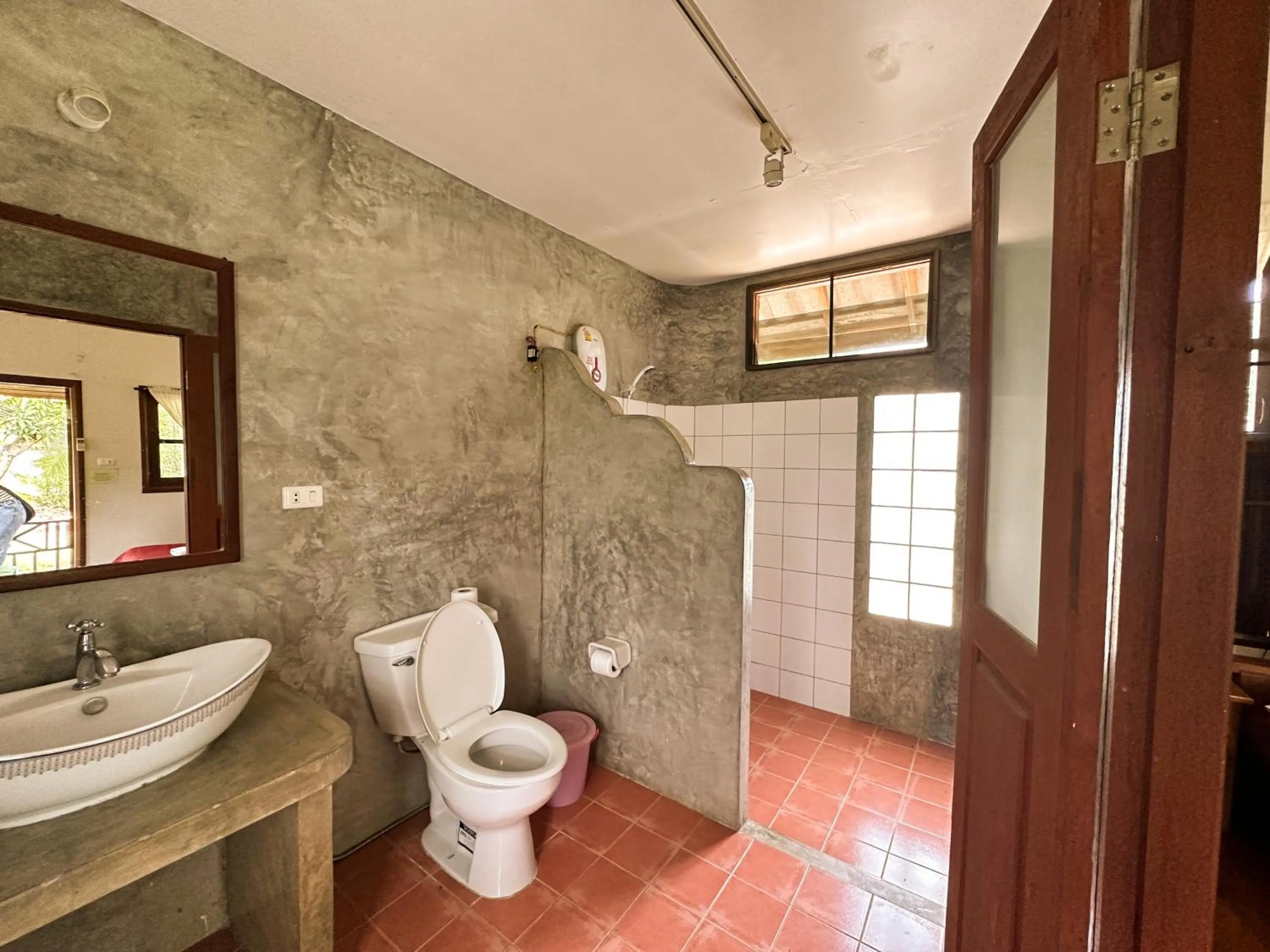 Shower in Pairadise Hotel