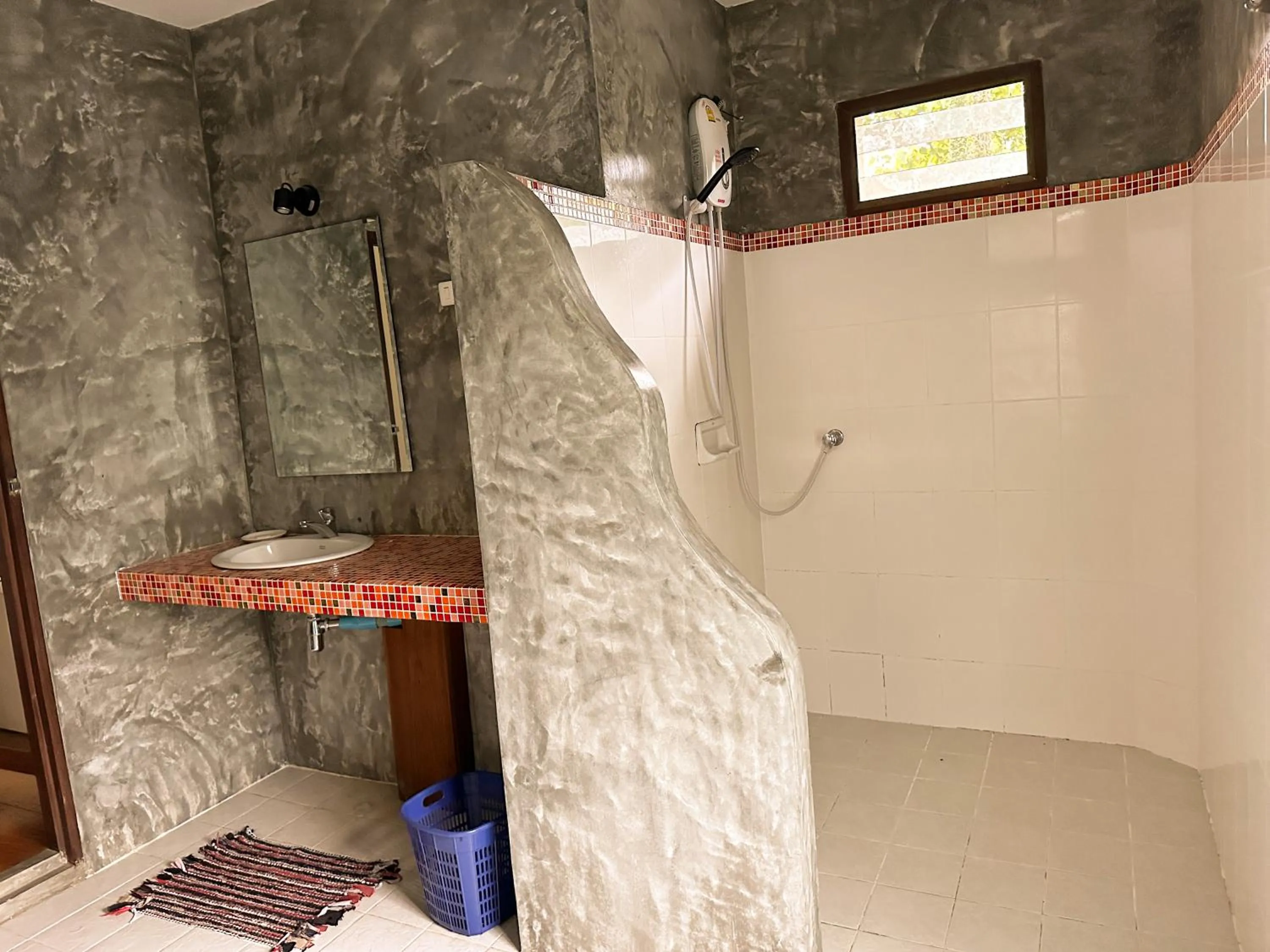 Shower in Pairadise Hotel