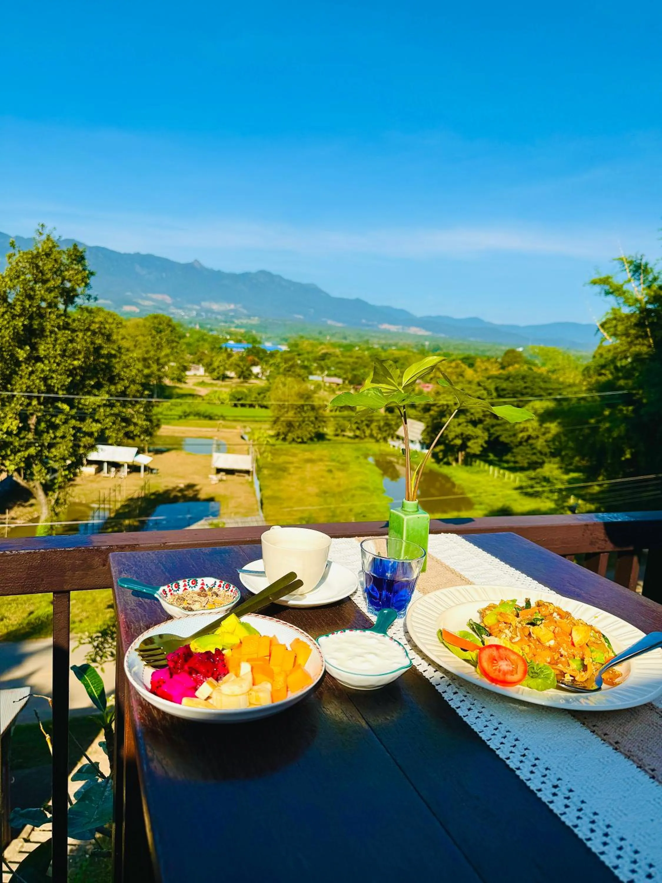 Restaurant/places to eat in Pairadise Hotel