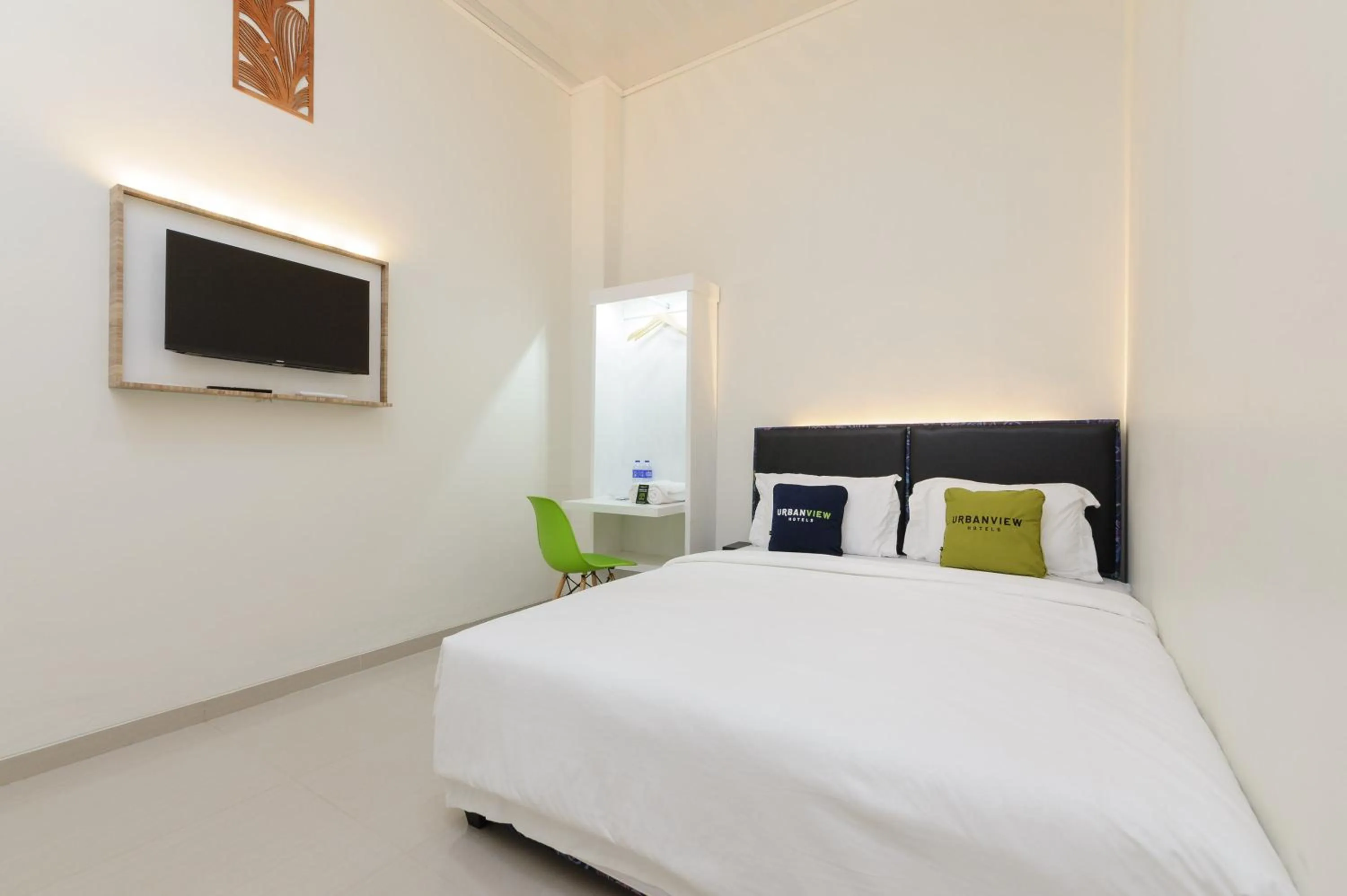 Bed in Urbanview Hotel Binwa Syariah Lampung by RedDoorz