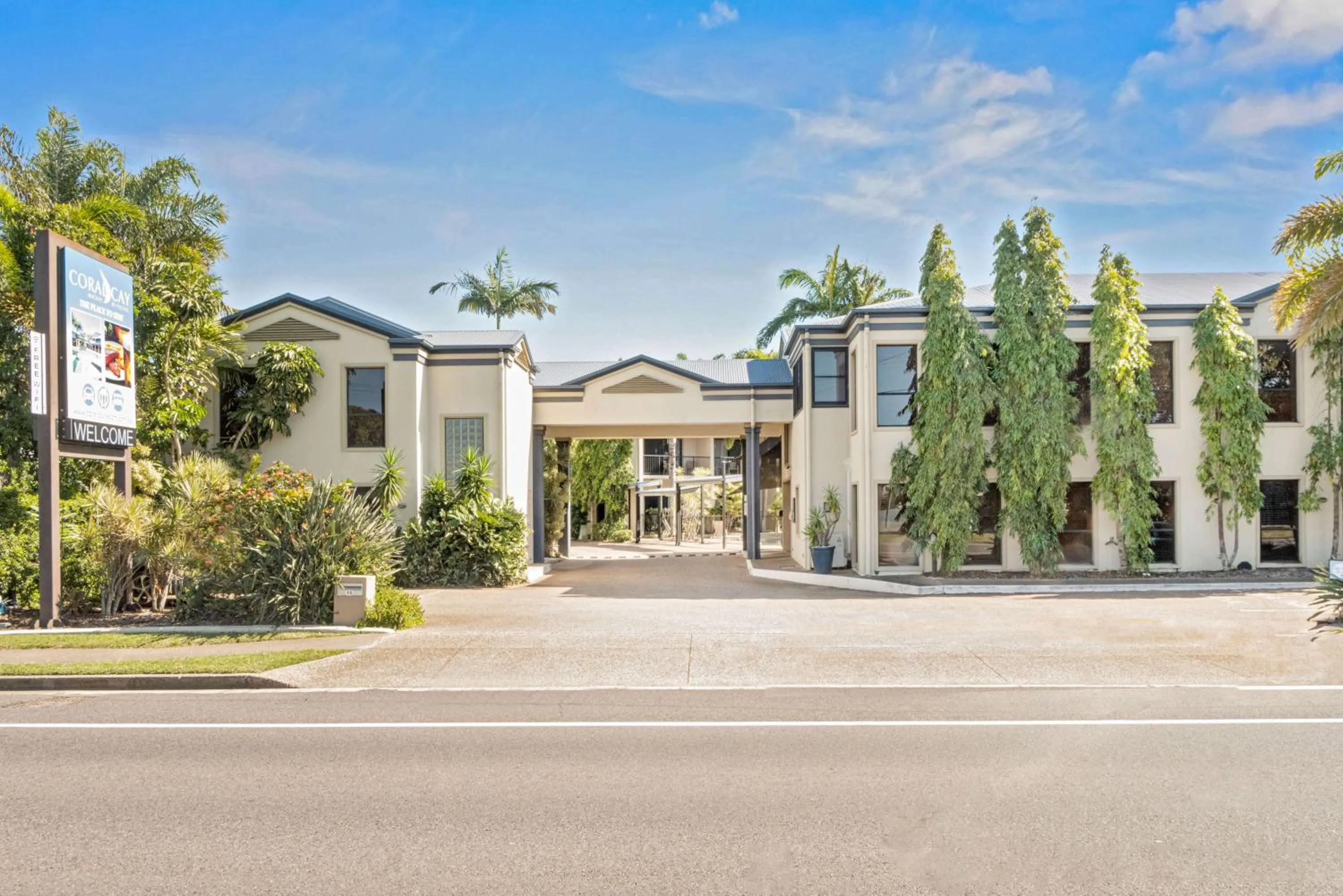 Facade/entrance in Coral Cay Resort