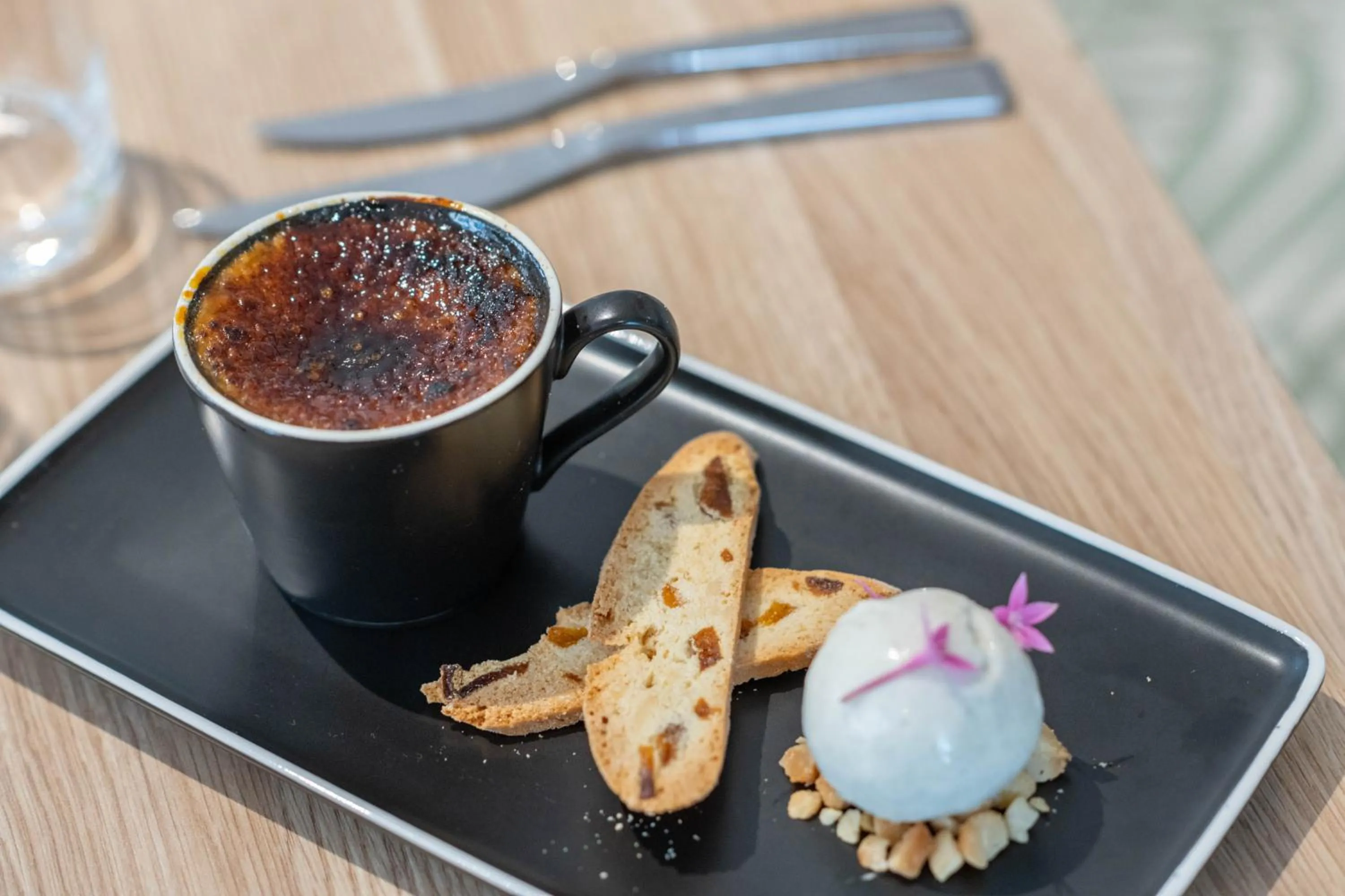 Food and drinks in Coral Cay Resort