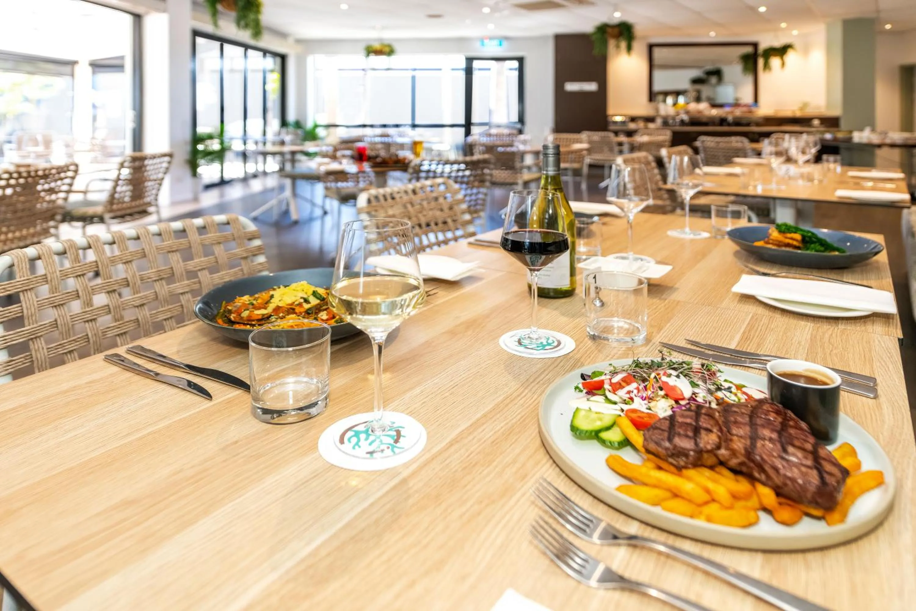 Restaurant/places to eat in Coral Cay Resort