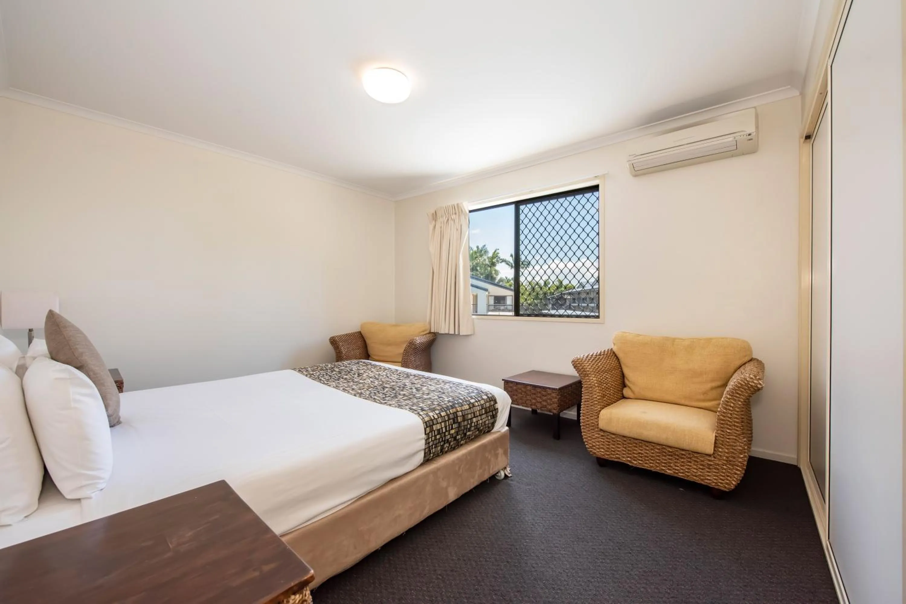 Photo of the whole room, Bed in Coral Cay Resort