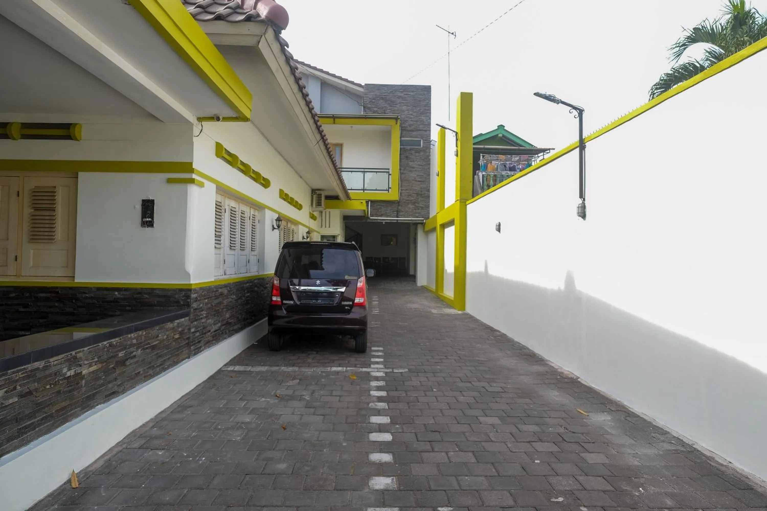 Parking in Urbanview Syariah Kadarman Home Laweyan by RedDoorz