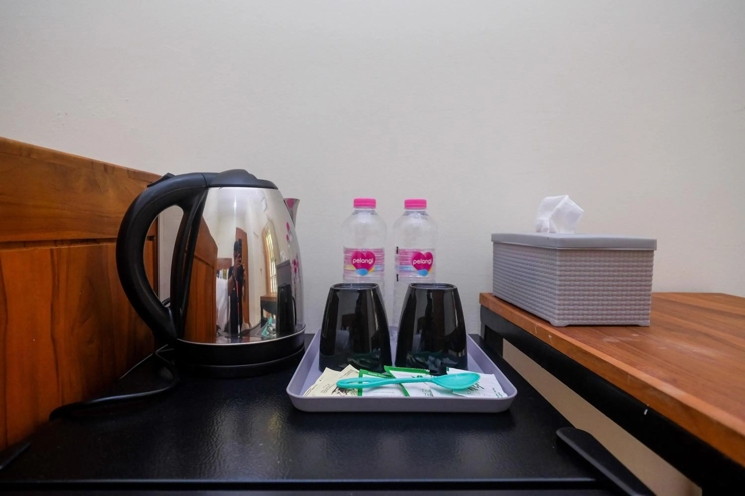 Coffee/tea facilities in Urbanview Syariah Kadarman Home Laweyan by RedDoorz