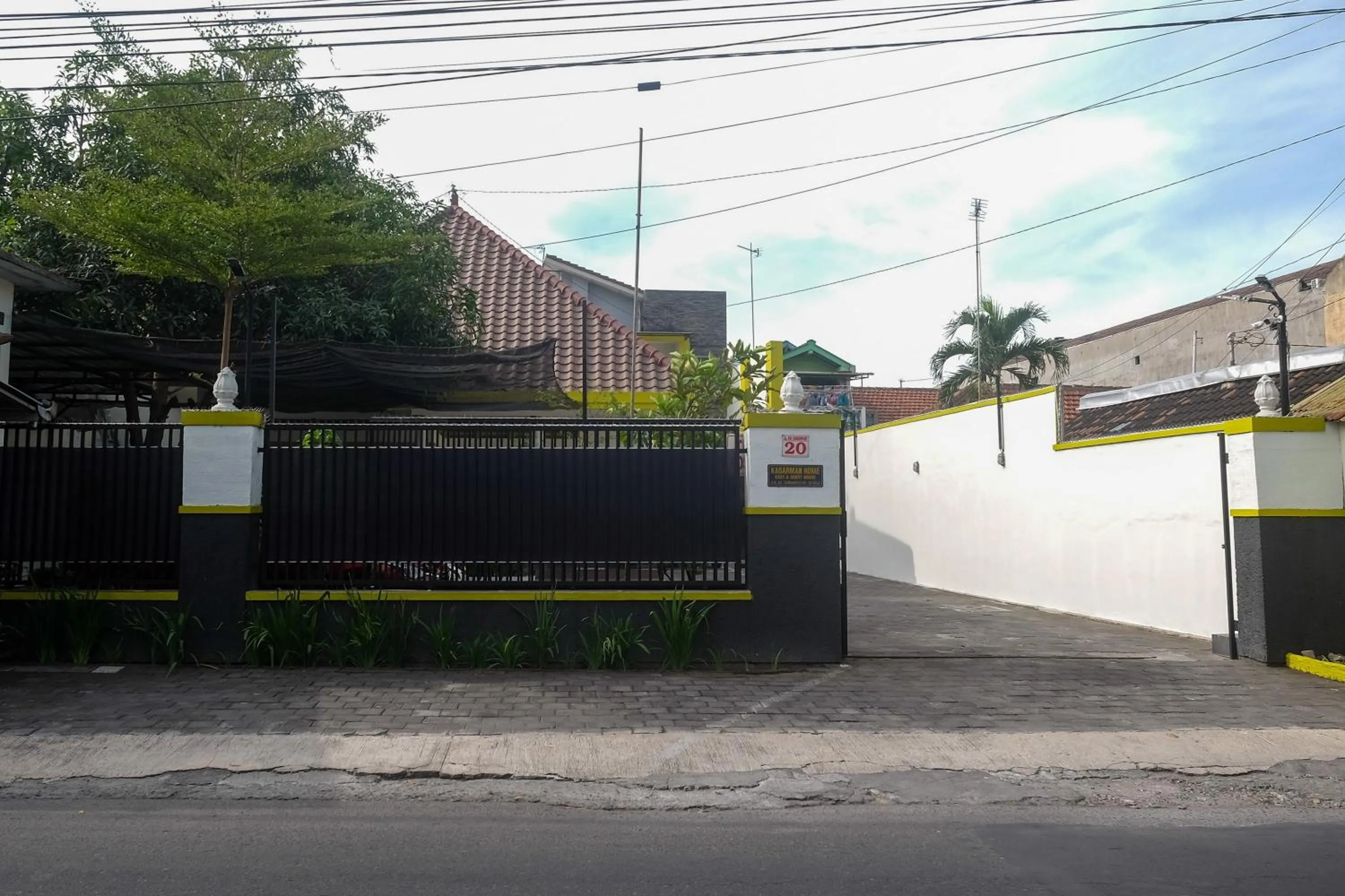 Property building in Urbanview Syariah Kadarman Home Laweyan by RedDoorz