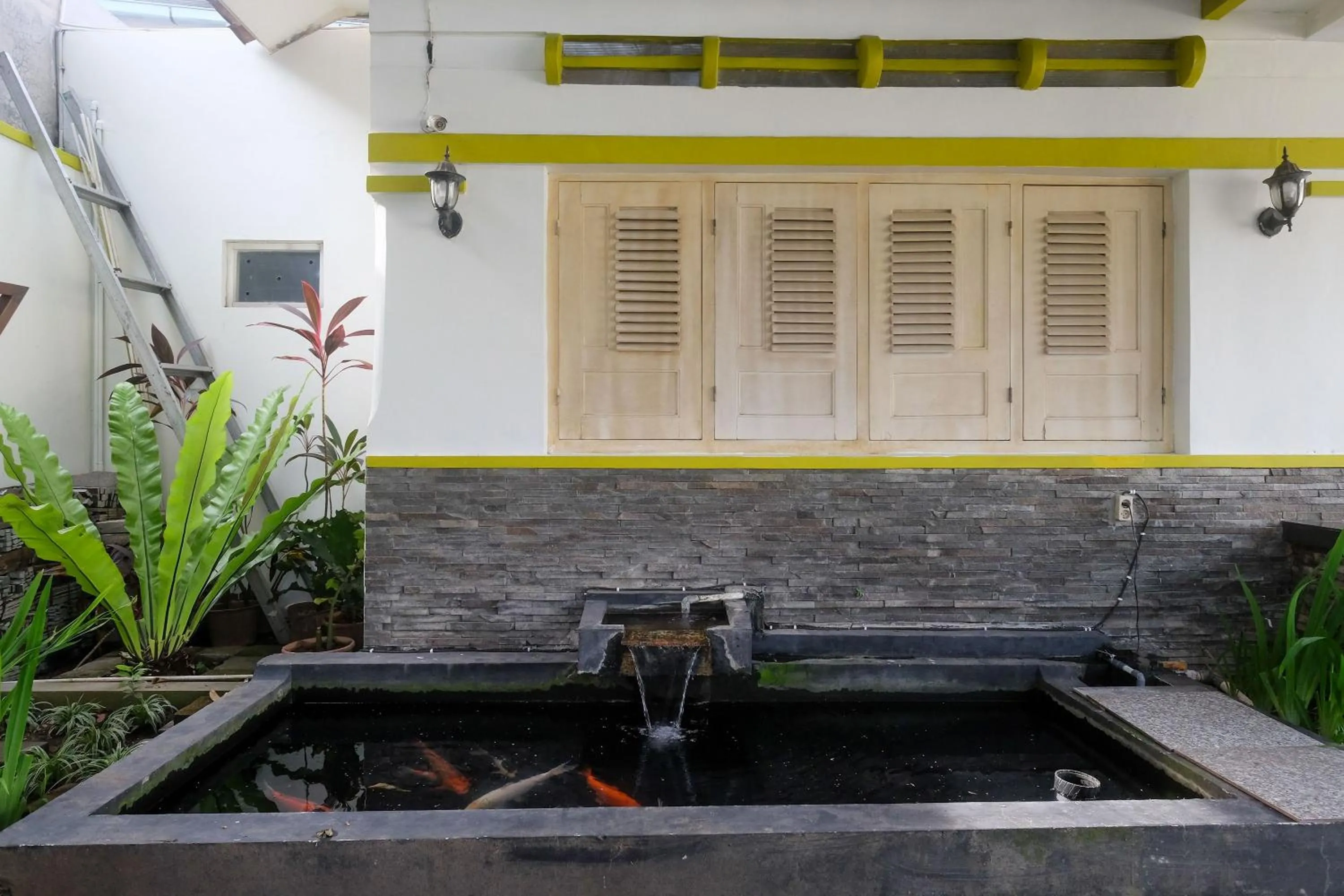 Property building in Urbanview Syariah Kadarman Home Laweyan by RedDoorz