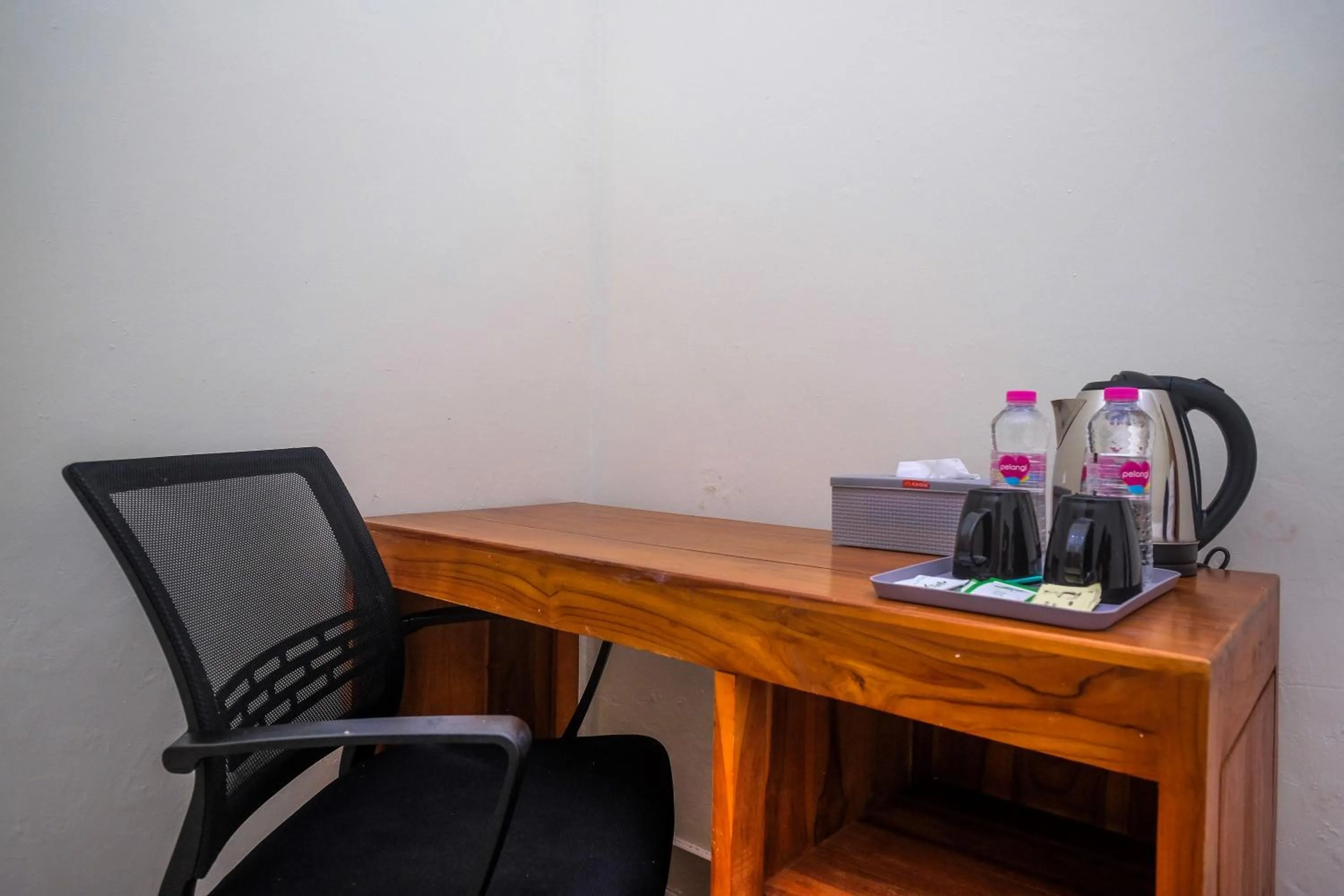 Coffee/tea facilities in Urbanview Syariah Kadarman Home Laweyan by RedDoorz