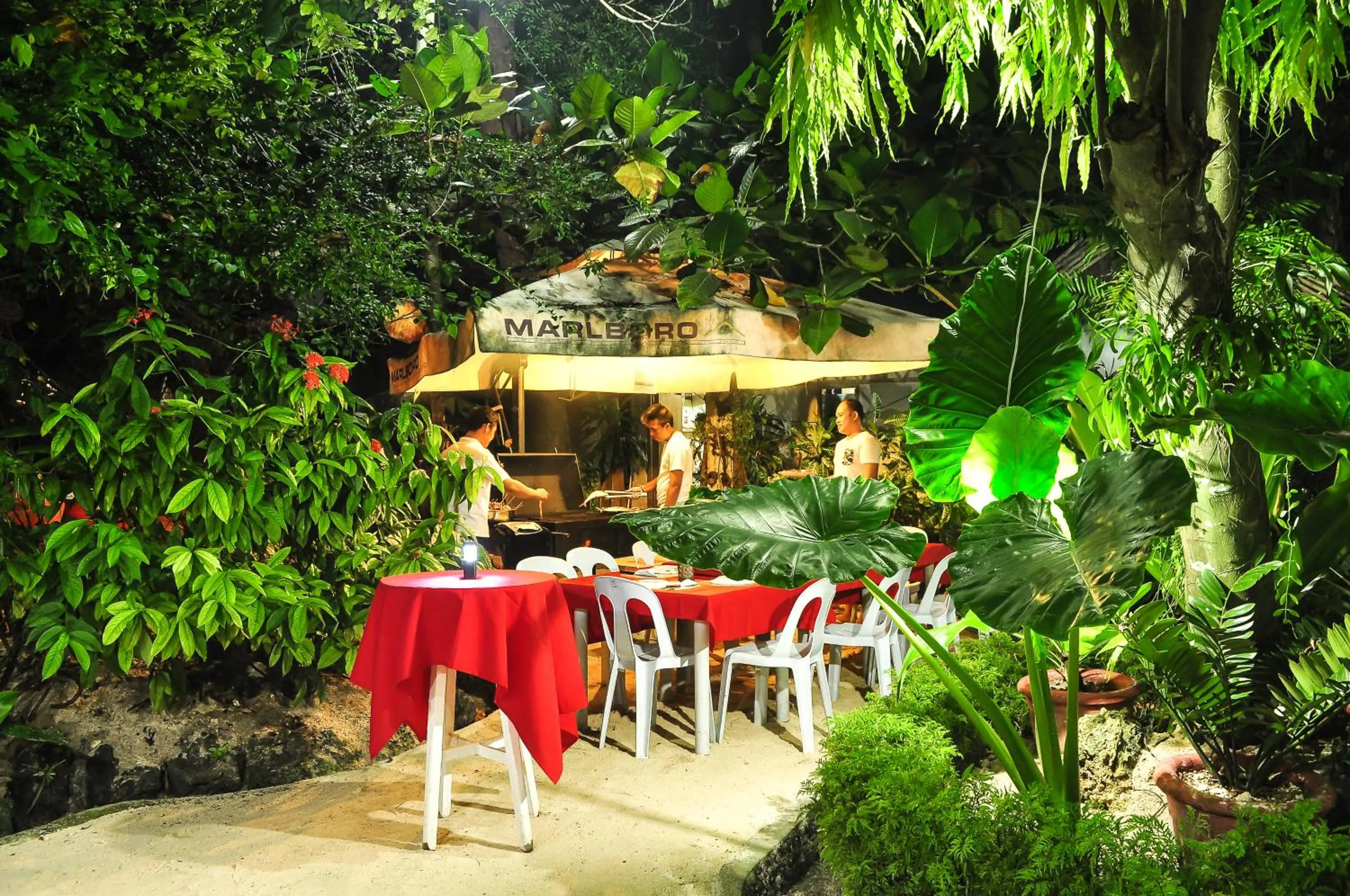 Restaurant/places to eat in Cocoloco Beach Resort