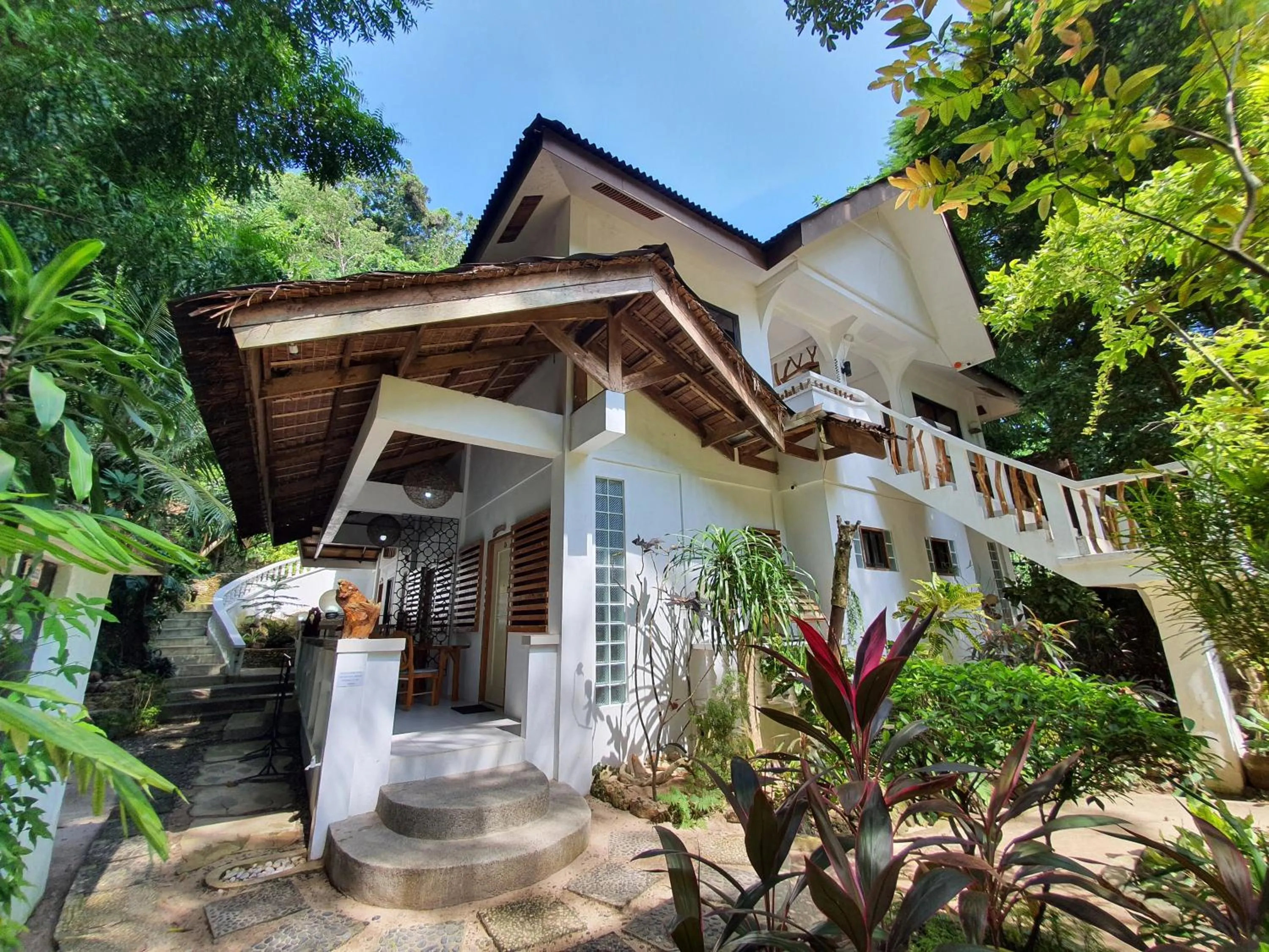 Property building in Cocoloco Beach Resort