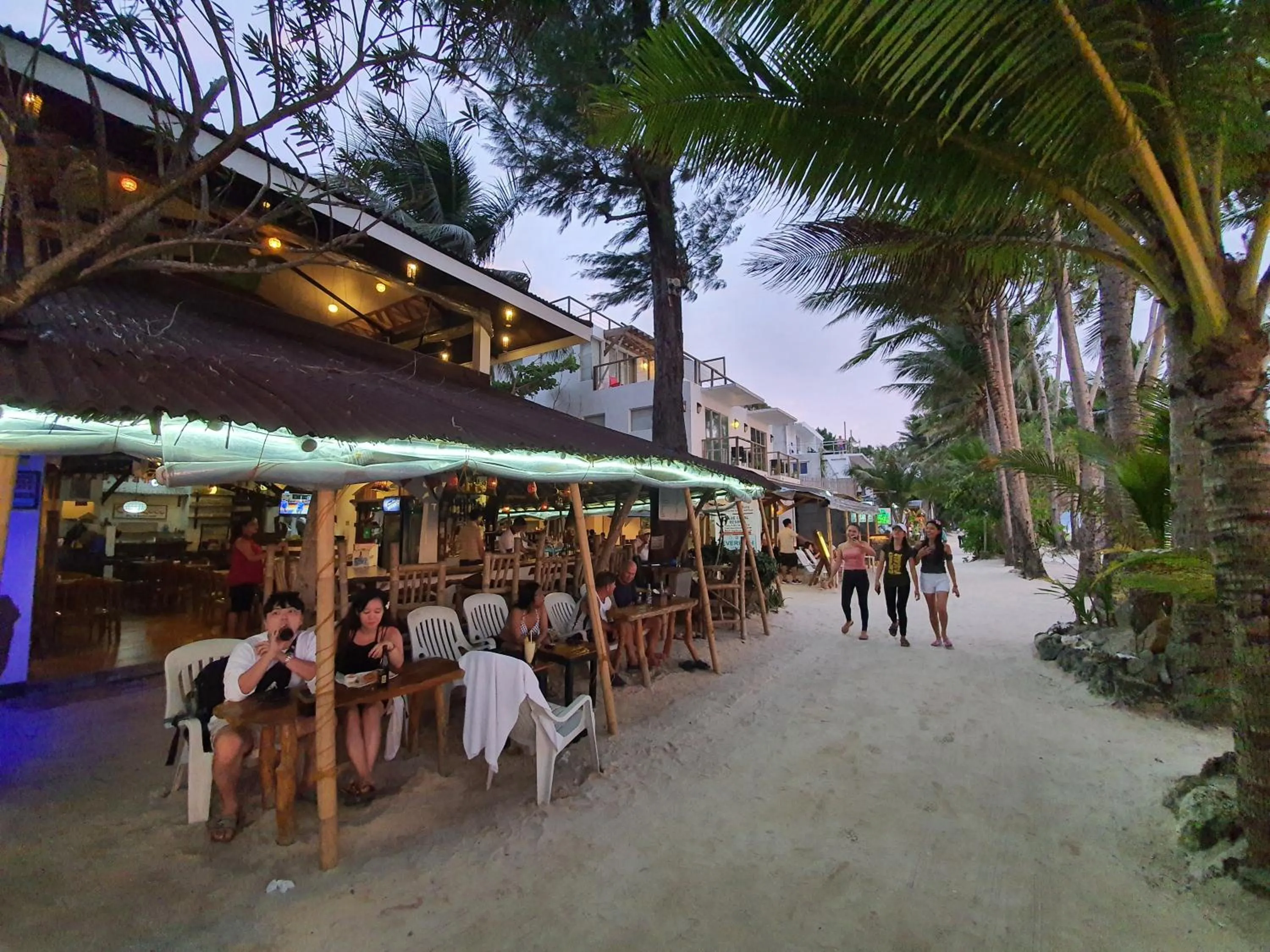 Restaurant/places to eat in Cocoloco Beach Resort