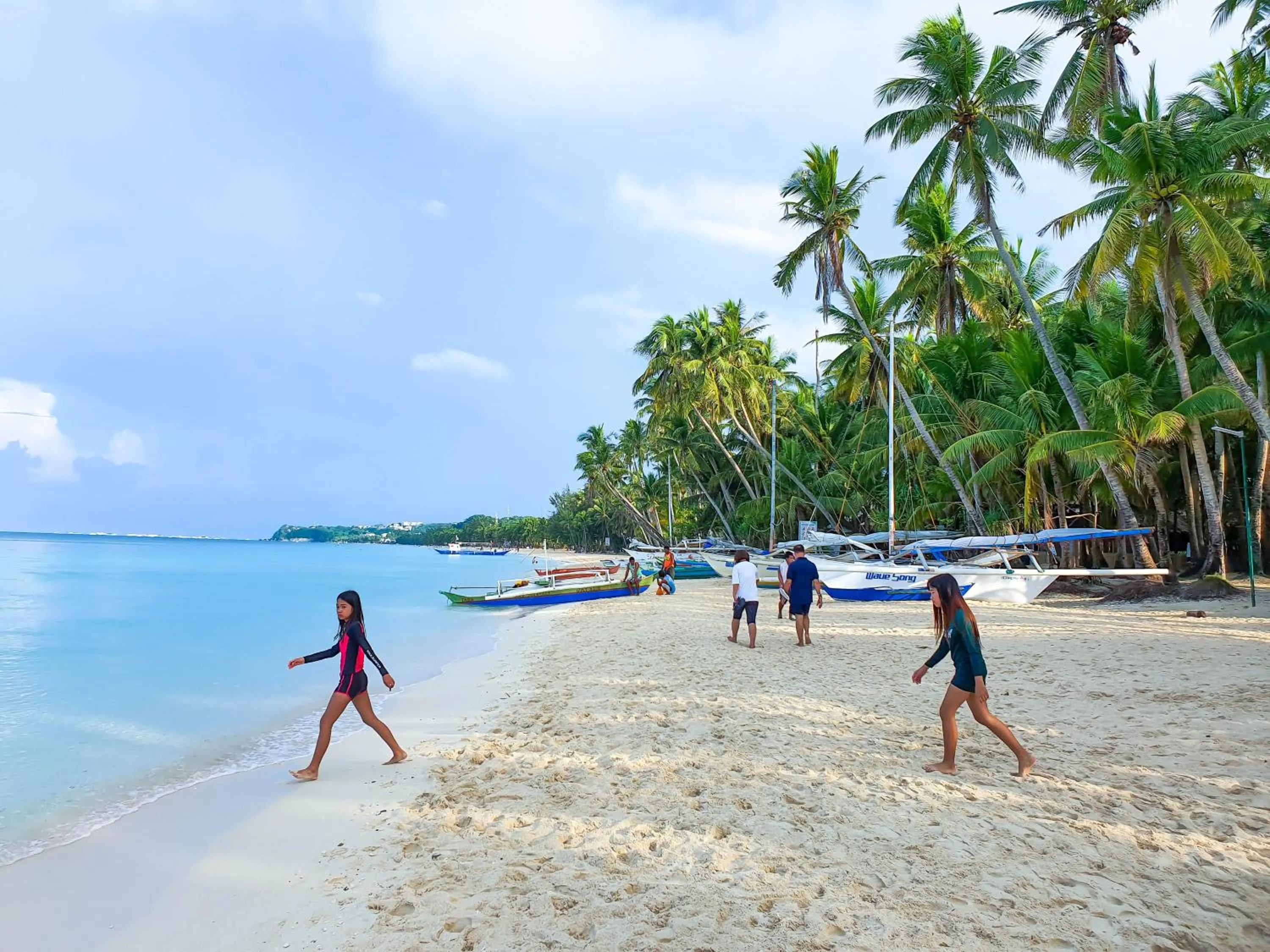 People in Cocoloco Beach Resort