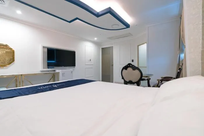 The Bay Hotel and Pool Villa