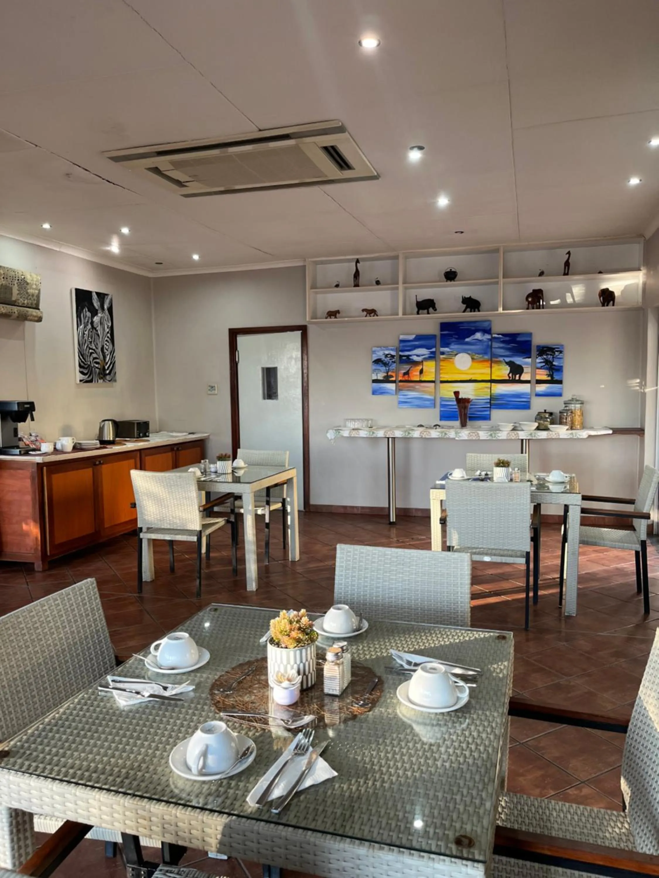 Restaurant/places to eat in Hotel Pension Casa Africana