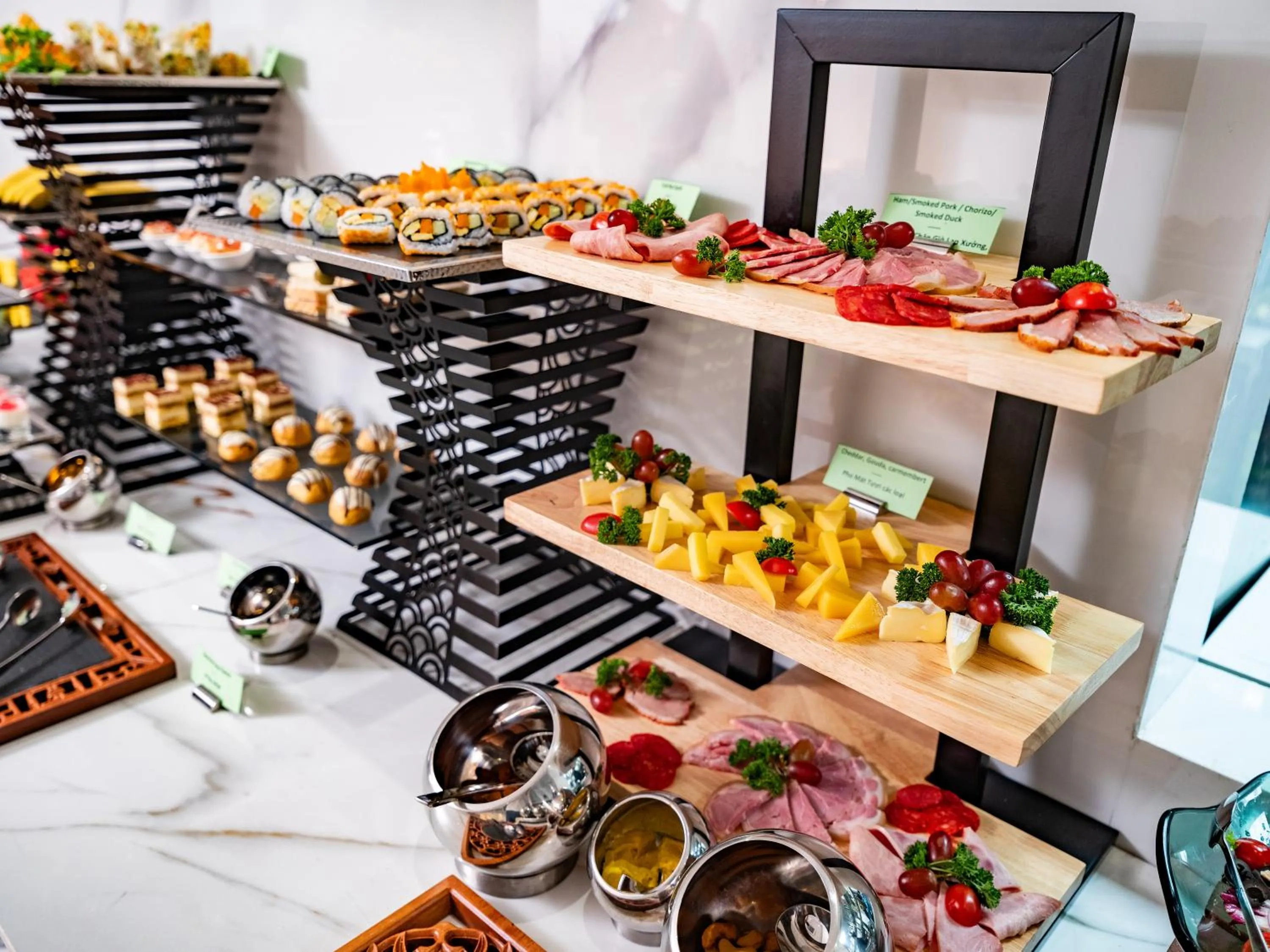 Restaurant/places to eat in L'Signature Hotel & Spa