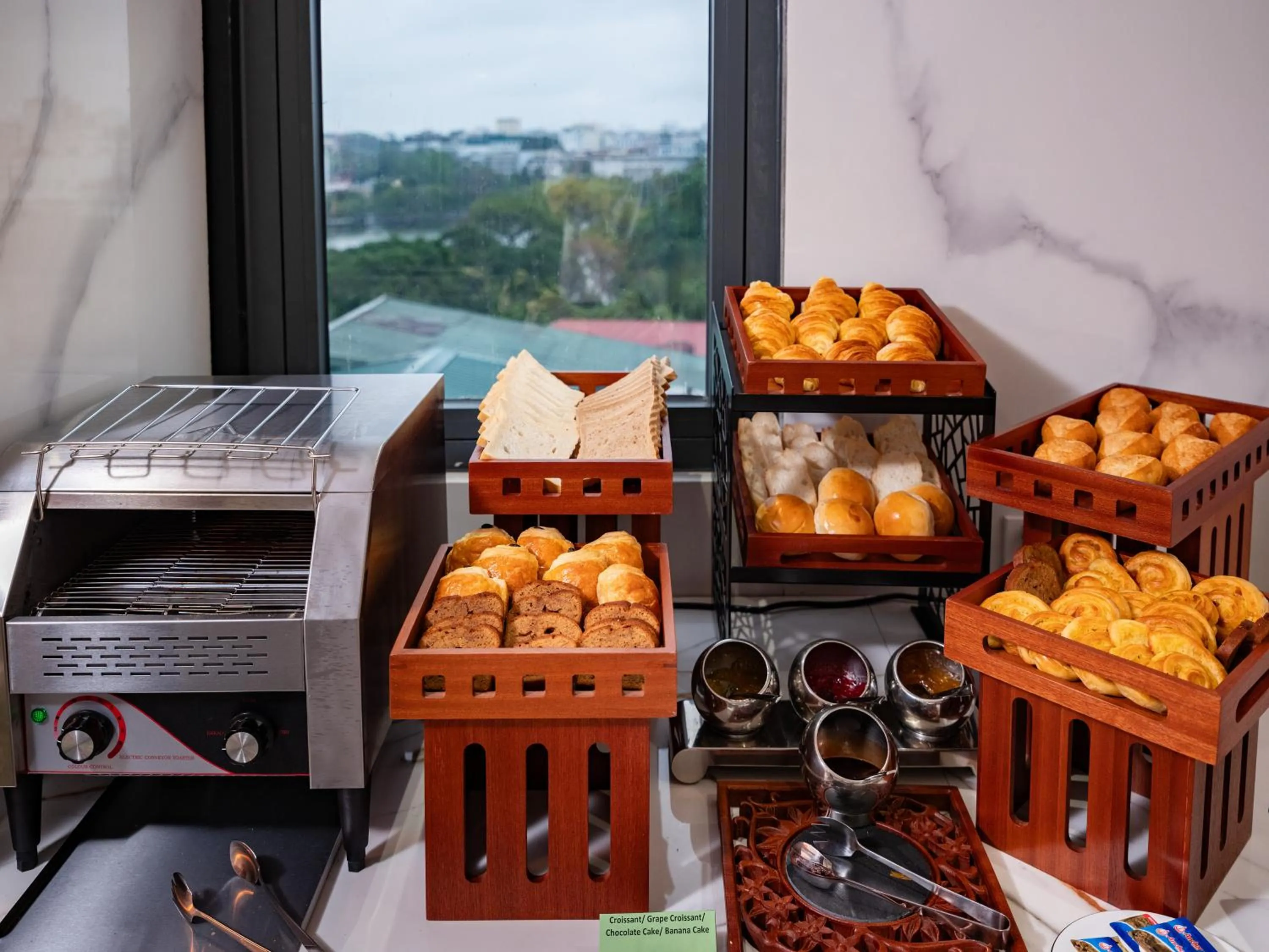 Restaurant/places to eat in L'Signature Hotel & Spa