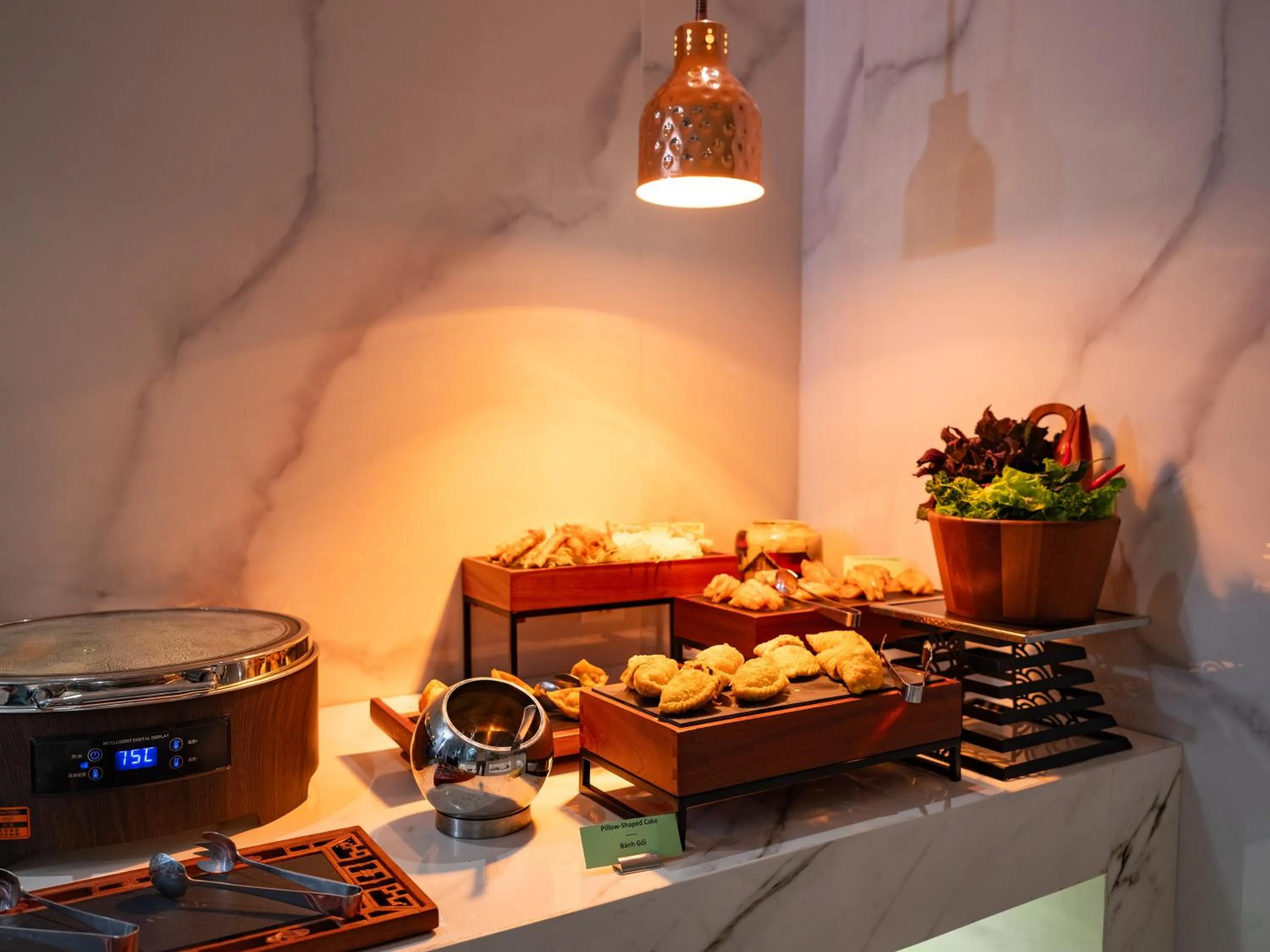 Restaurant/places to eat in L'Signature Hotel & Spa