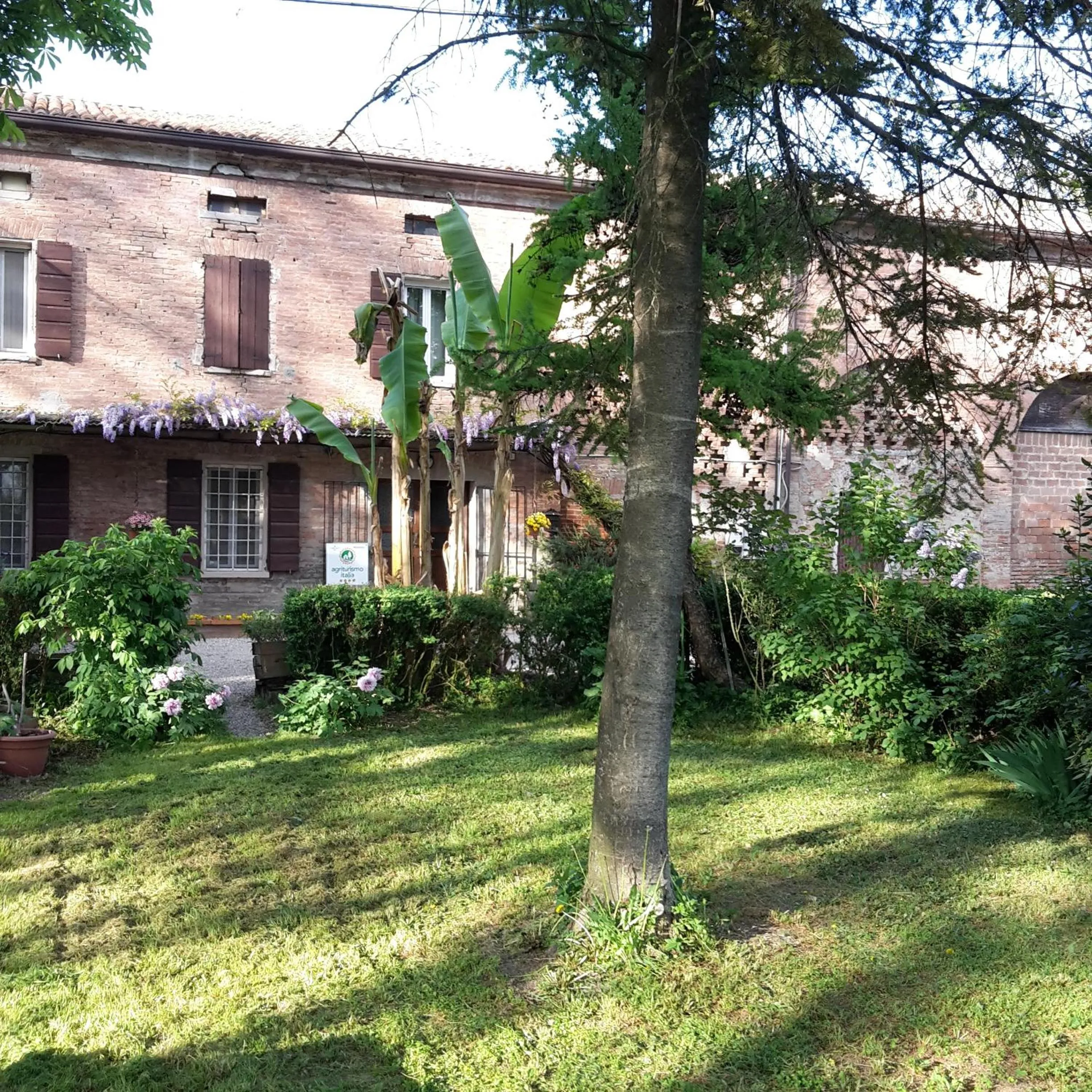 Property building in Agriturismo Dosso al Porto