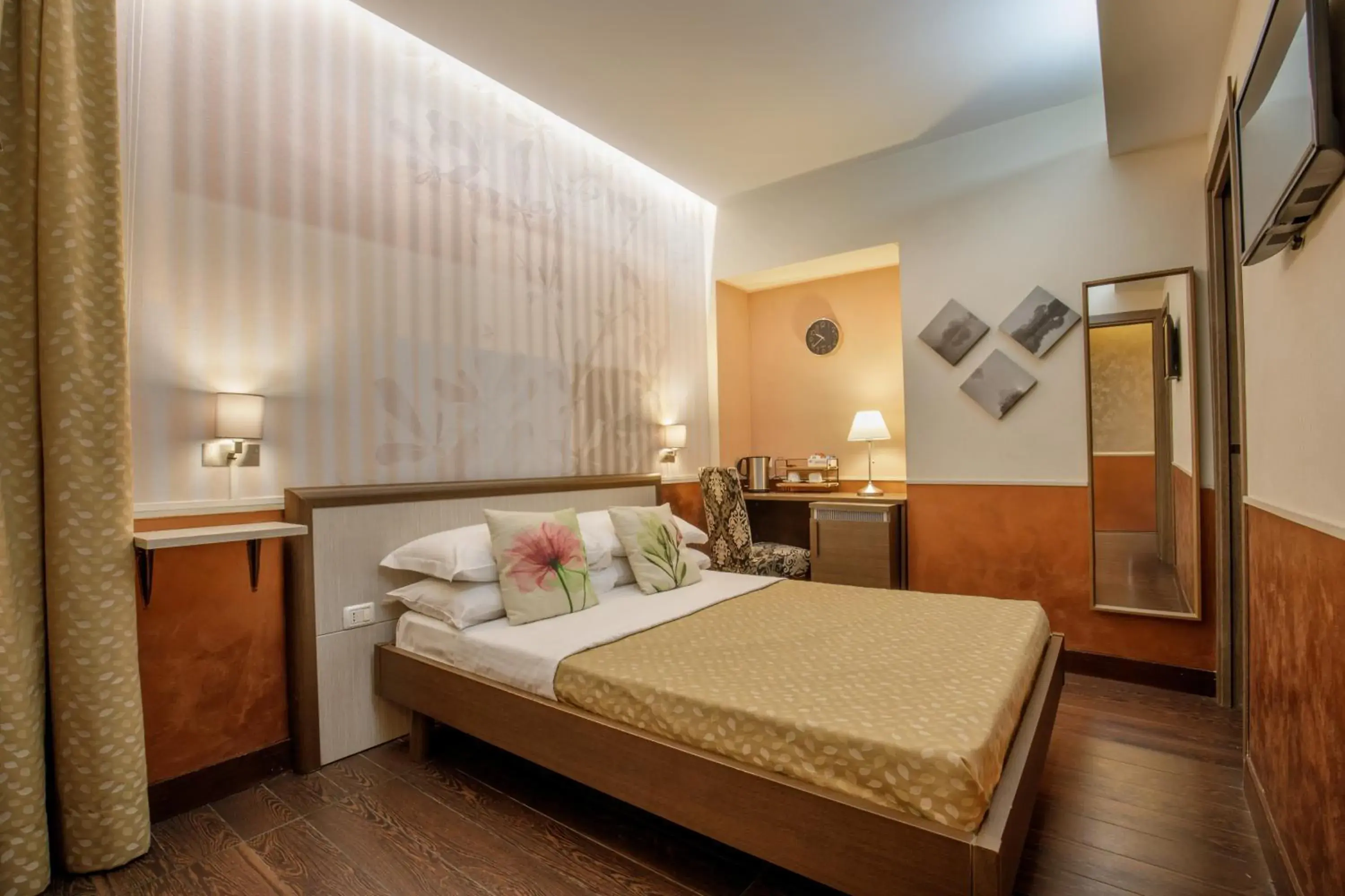 Small Double Room in Corso Grand Suite Small Double Room in Corso Grand Suite