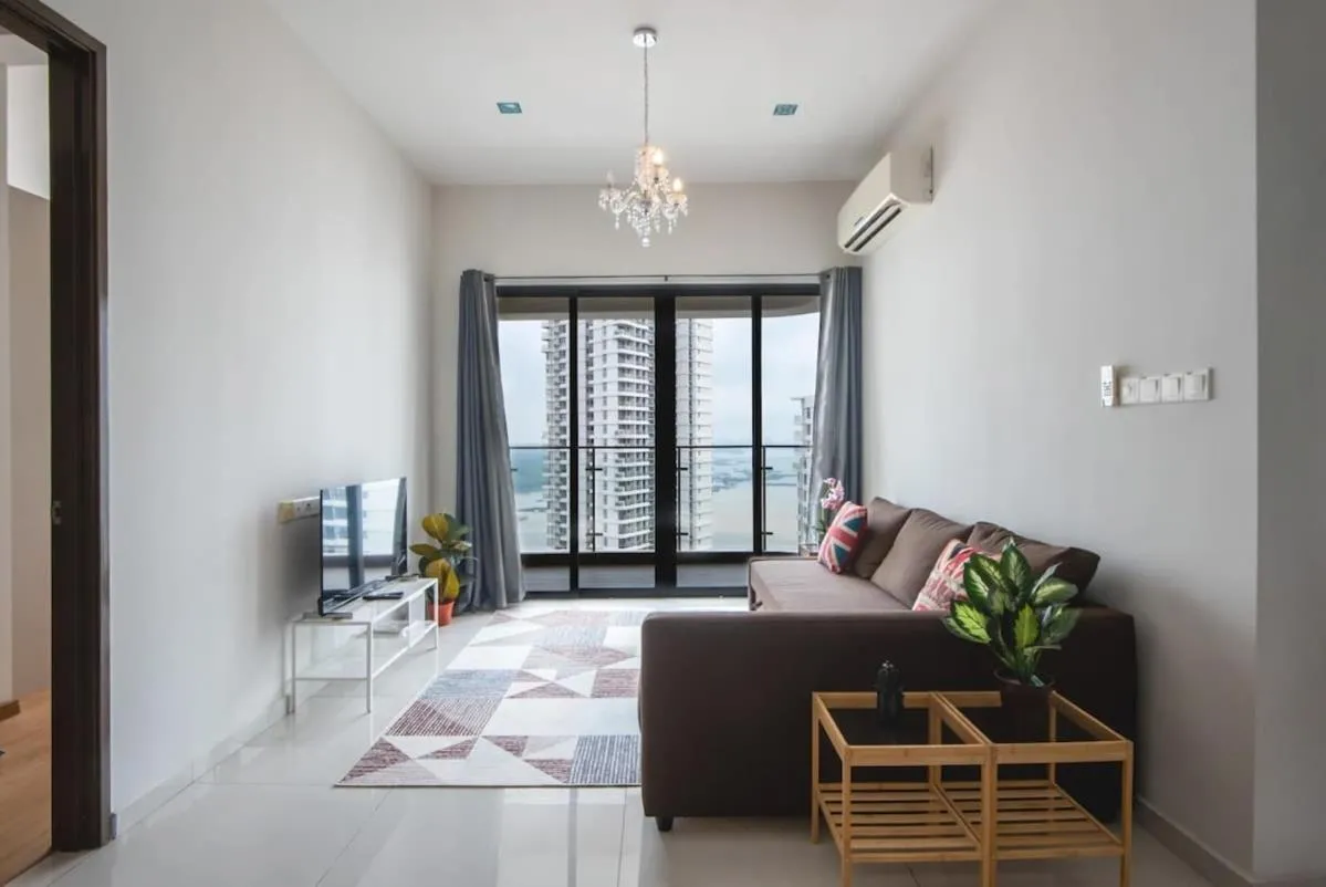 Apartment in A Stylish 2BR Suite Water Views Free Parking