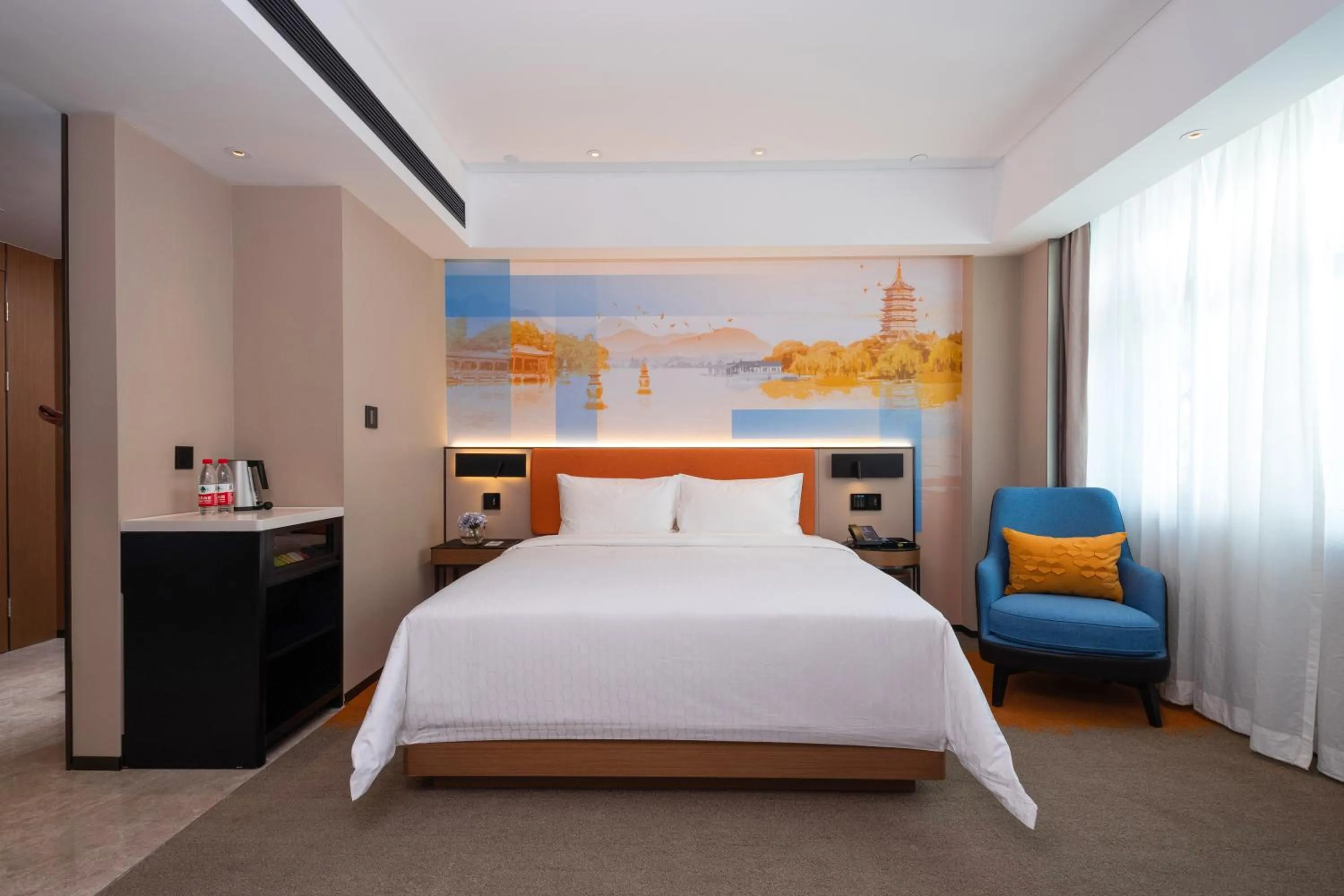 Photo of the whole room, Bed in Hampton by Hilton Hangzhou West Lake