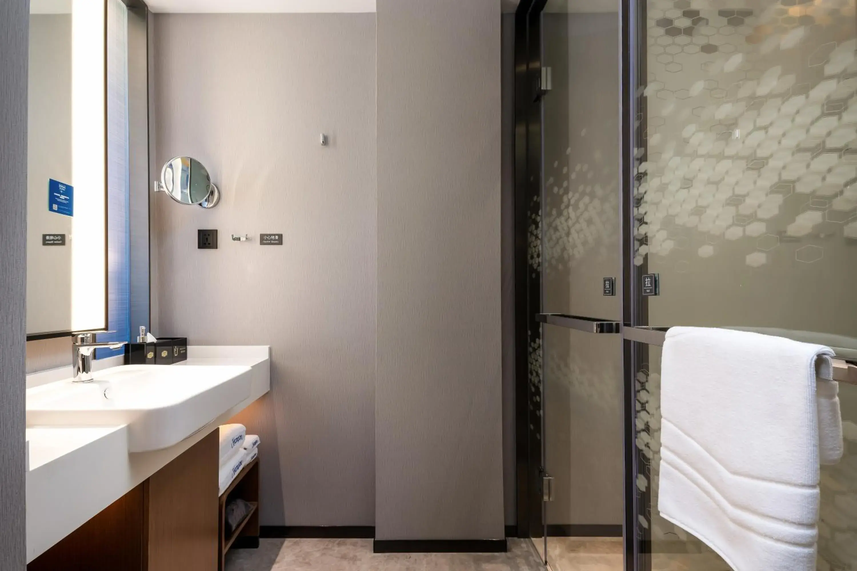 Superior Double Room in Hampton by Hilton Hangzhou West Lake Superior Double Room in Hampton by Hilton Hangzhou West Lake