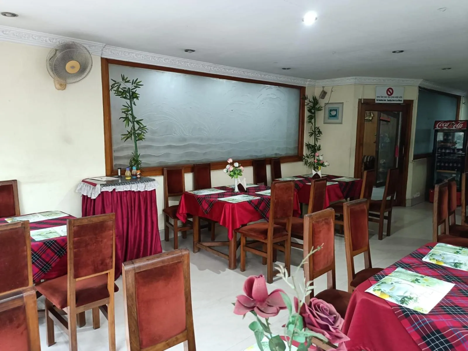 Restaurant/places to eat in Hotel Orchid