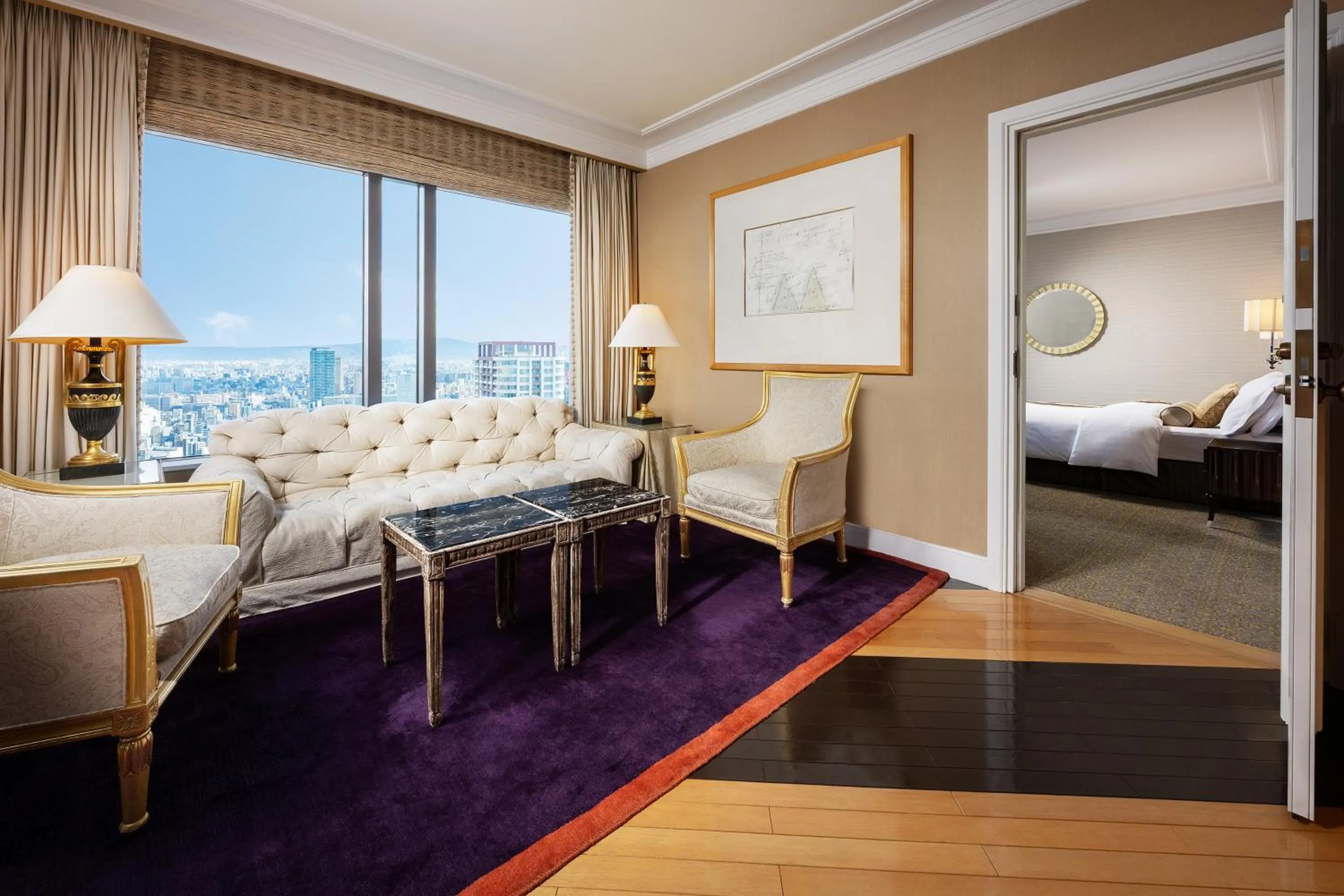 Living room, Bed in Hotel Hankyu International