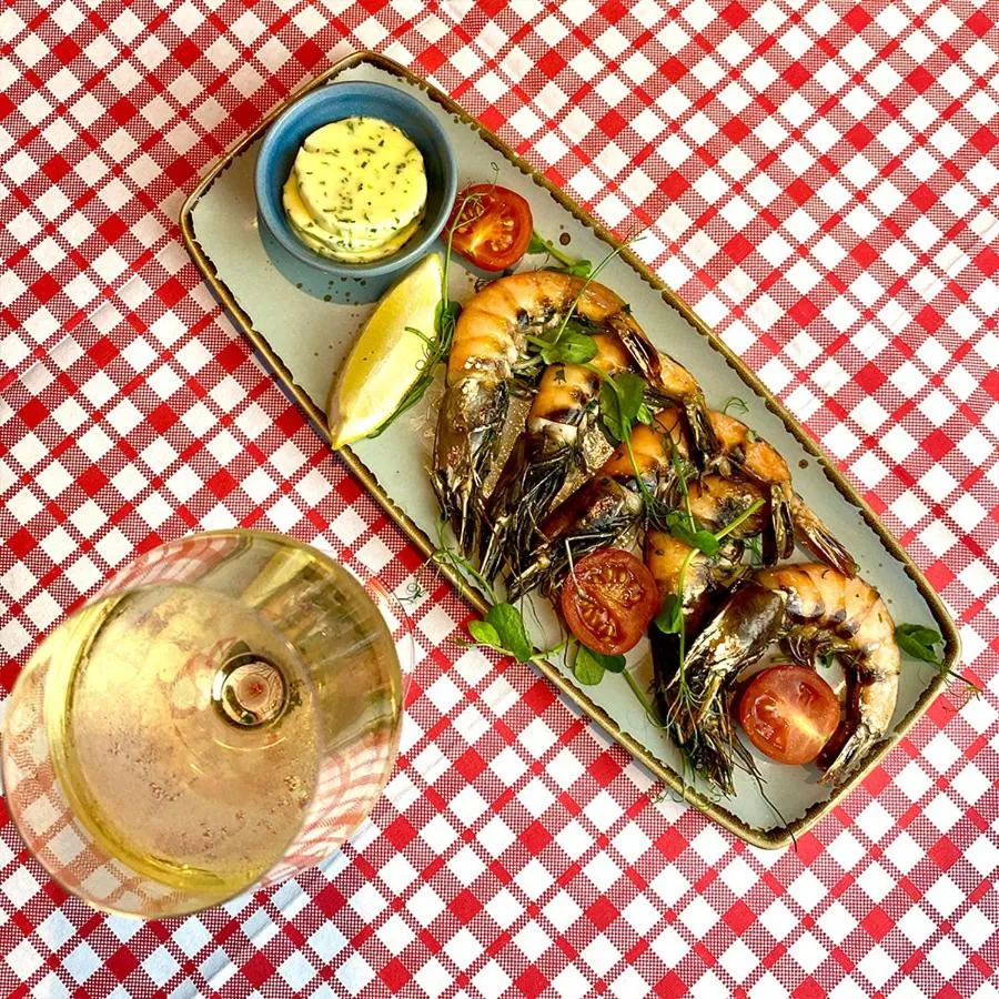 Restaurant/places to eat in Harbour Heights Hotel