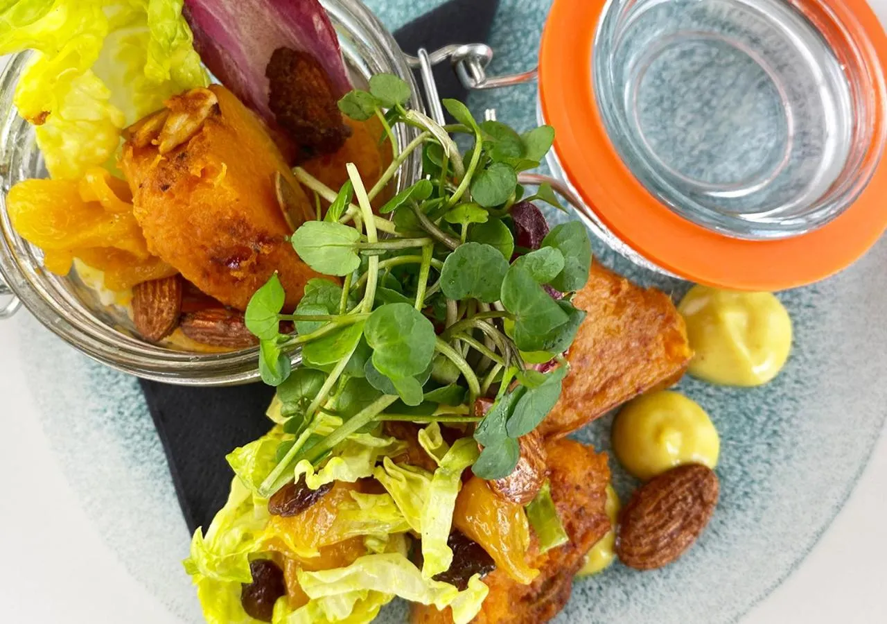 Food and drinks in Harbour Heights Hotel