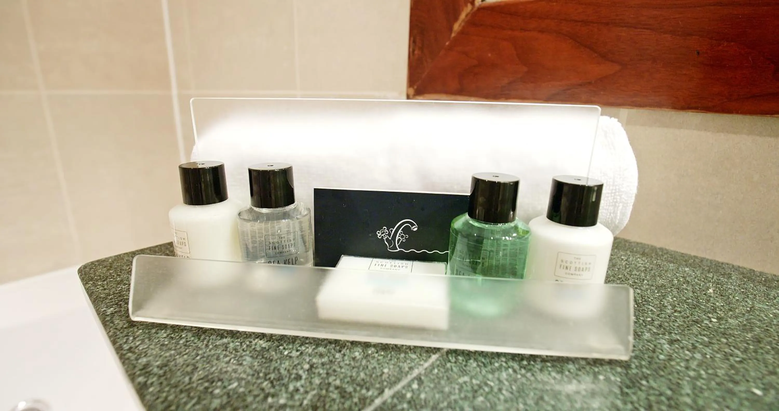 Bathroom in Harbour Heights Hotel