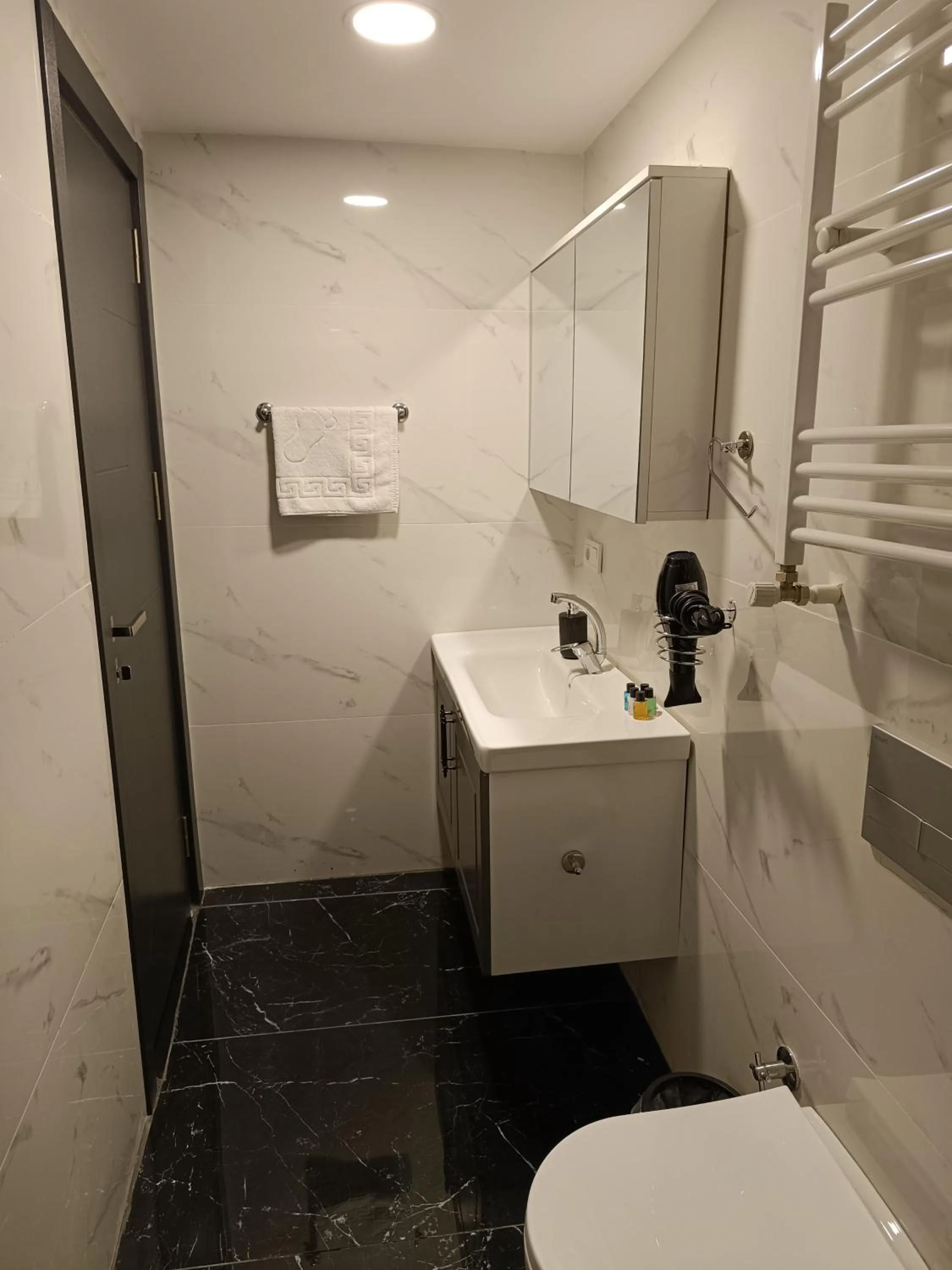 Shower in Nomad Hub Istanbul Residence