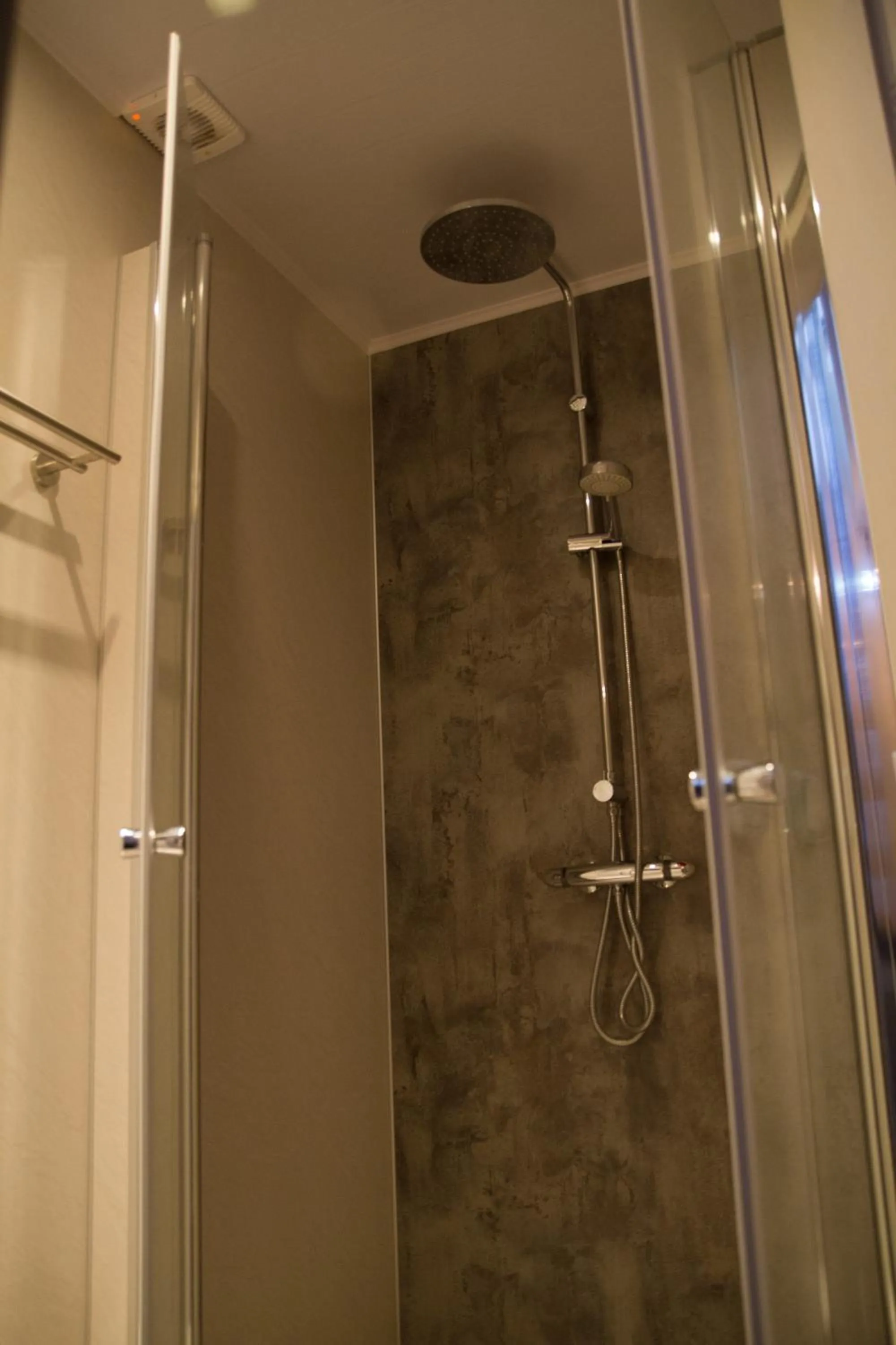 Shower in Hotel Verdi