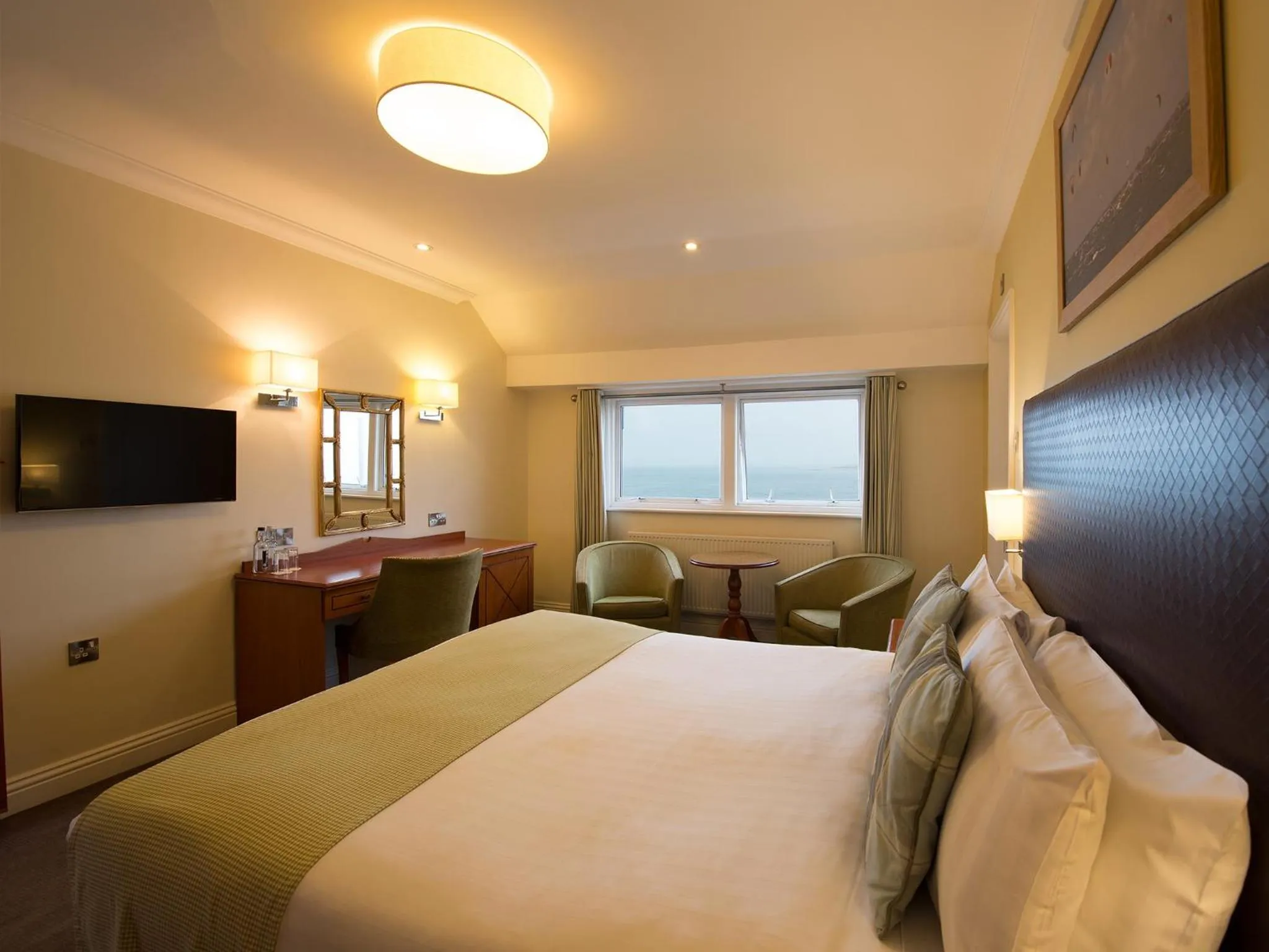 Photo of the whole room, Bed in Haven Hotel