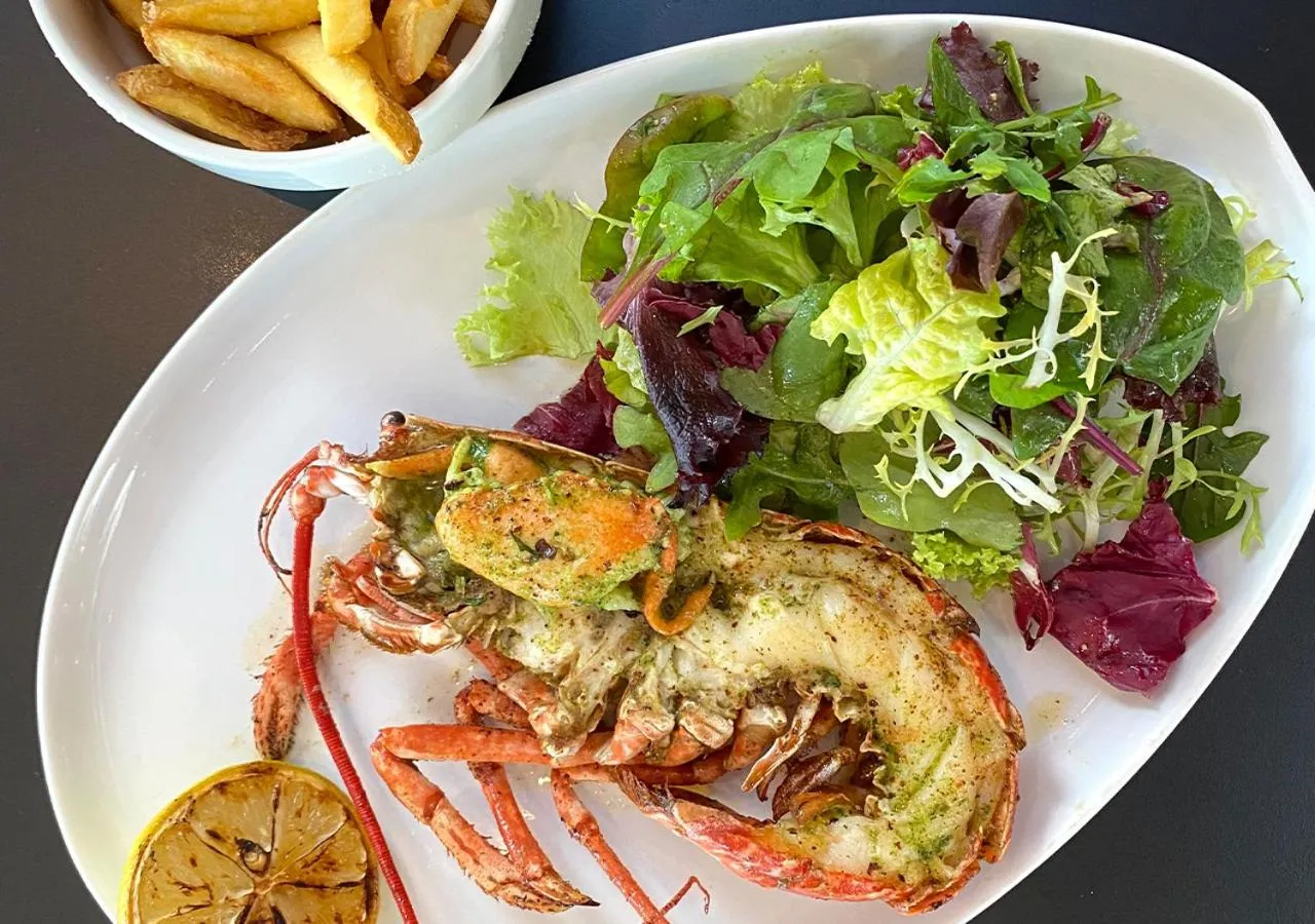 Restaurant/places to eat in Haven Hotel