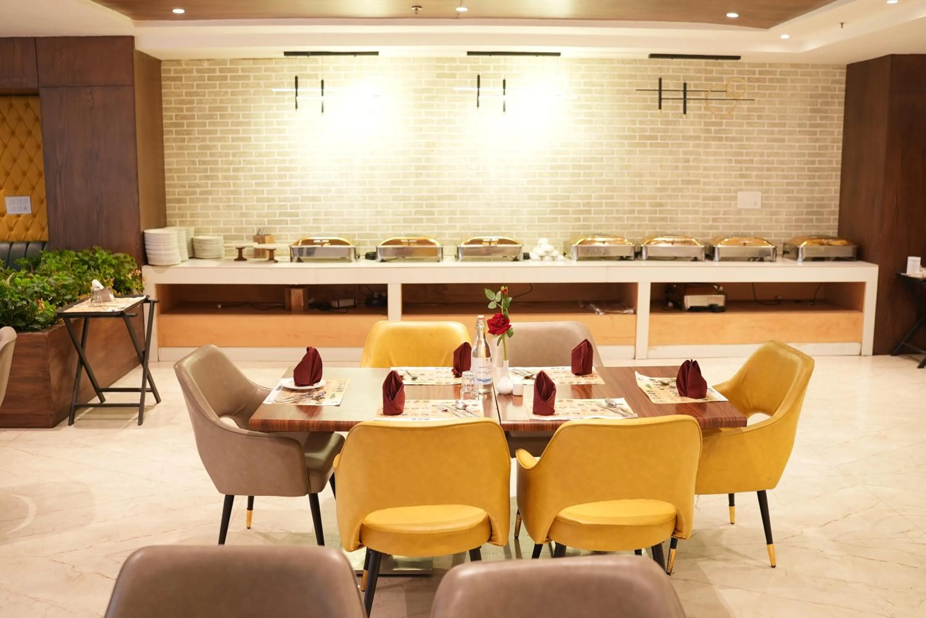 Restaurant/places to eat in Quality Inn Elite Levelup Boutique